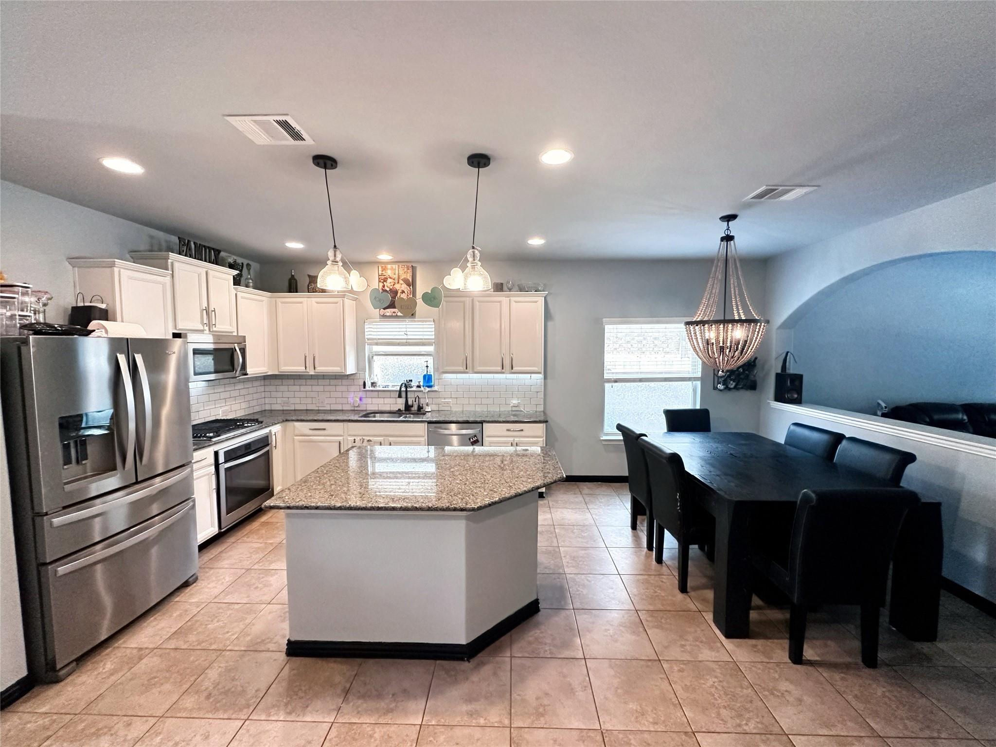 529 Oyster Crk, Buda, TX 78610