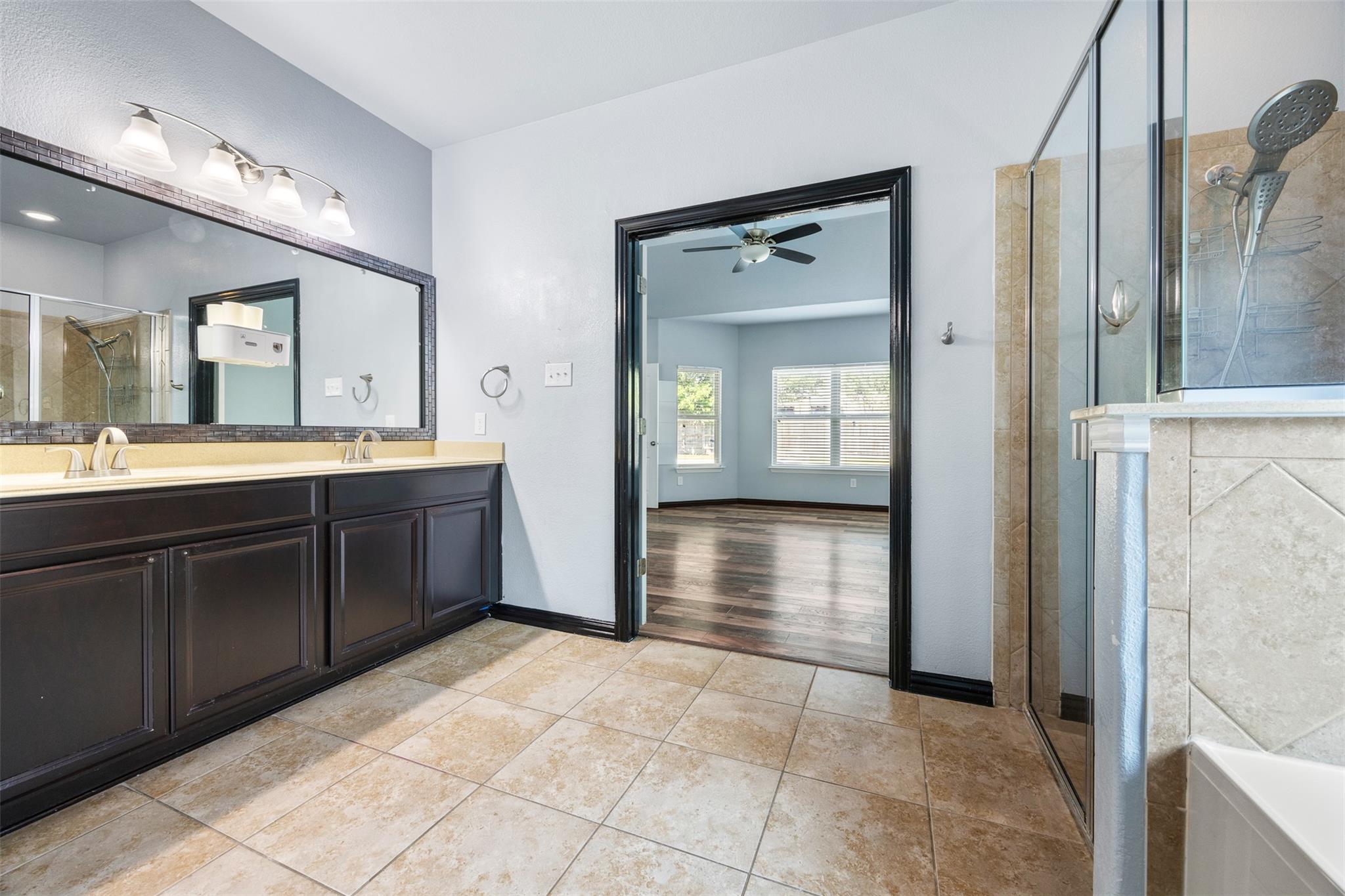 529 Oyster Crk, Buda, TX 78610