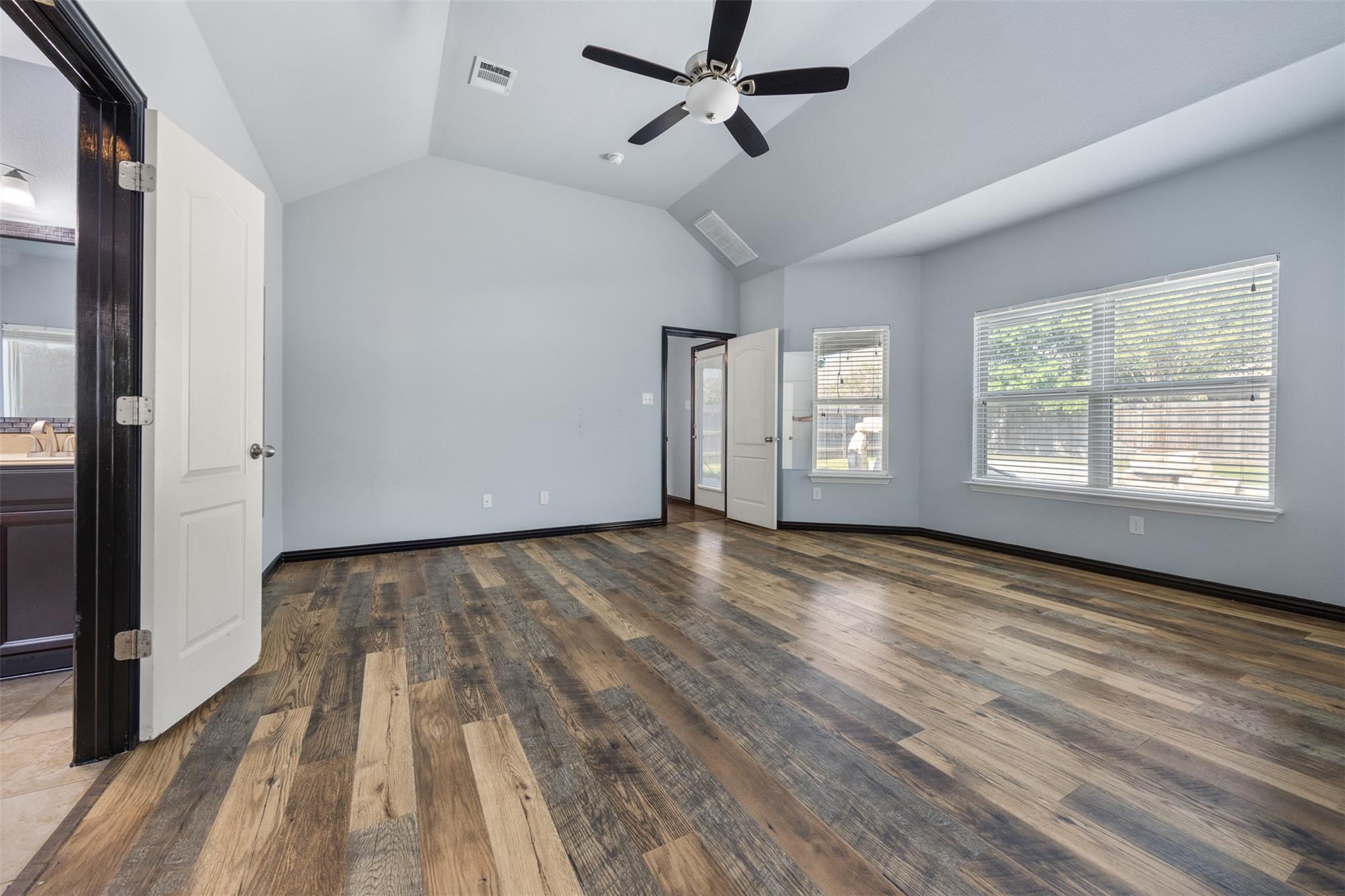 529 Oyster Crk, Buda, TX 78610