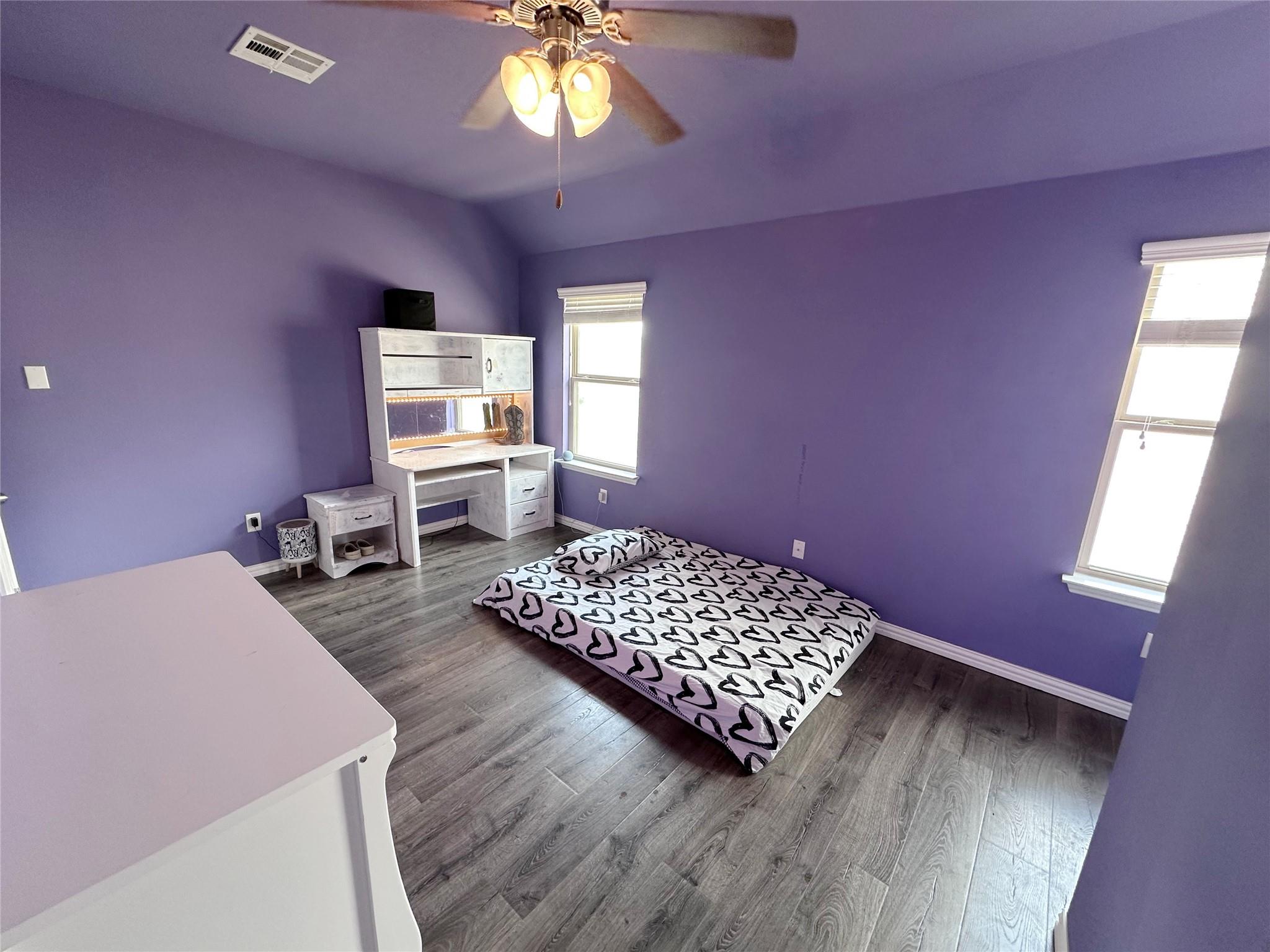 529 Oyster Crk, Buda, TX 78610