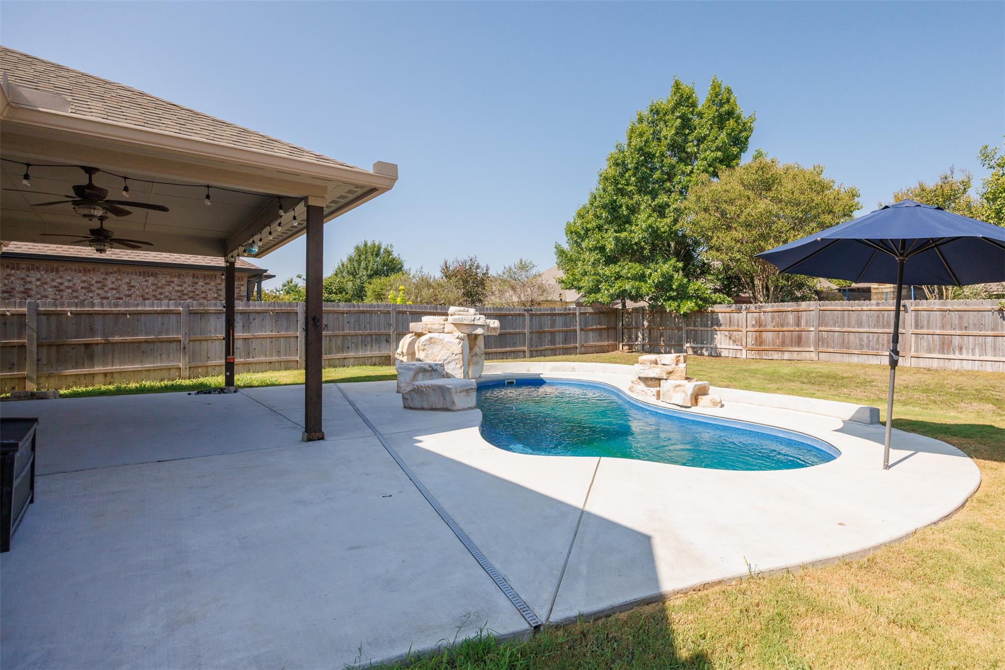 529 Oyster Crk, Buda, TX 78610
