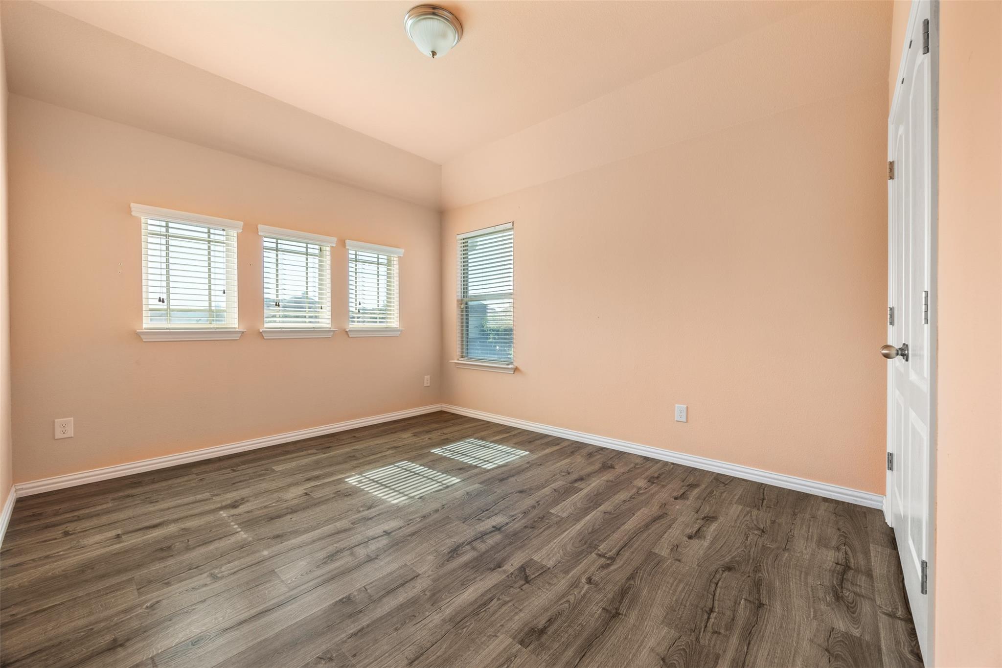 529 Oyster Crk, Buda, TX 78610