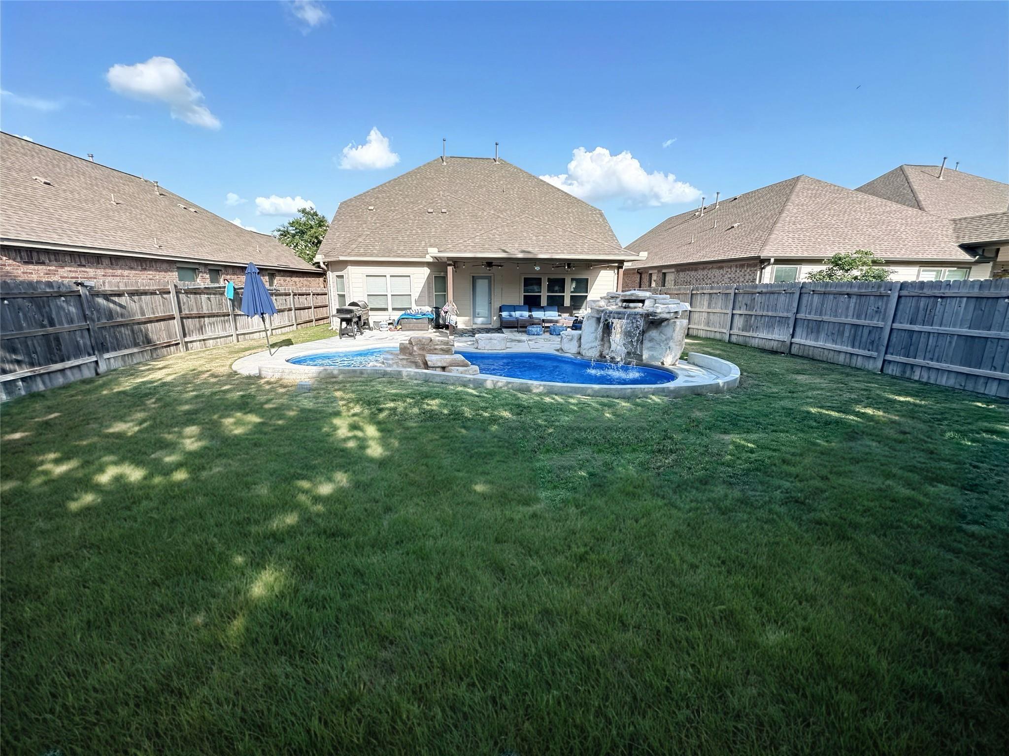529 Oyster Crk, Buda, TX 78610