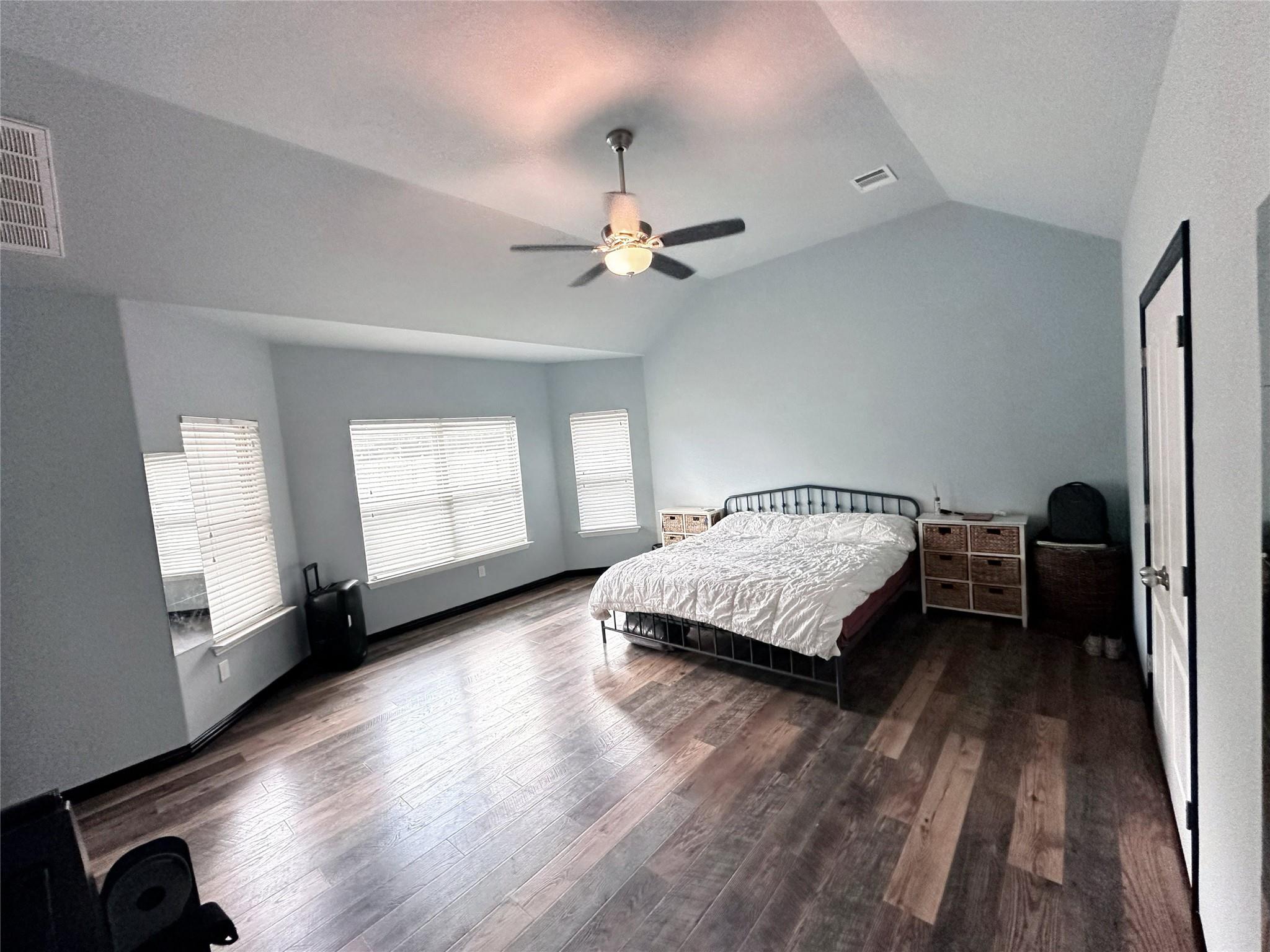 529 Oyster Crk, Buda, TX 78610