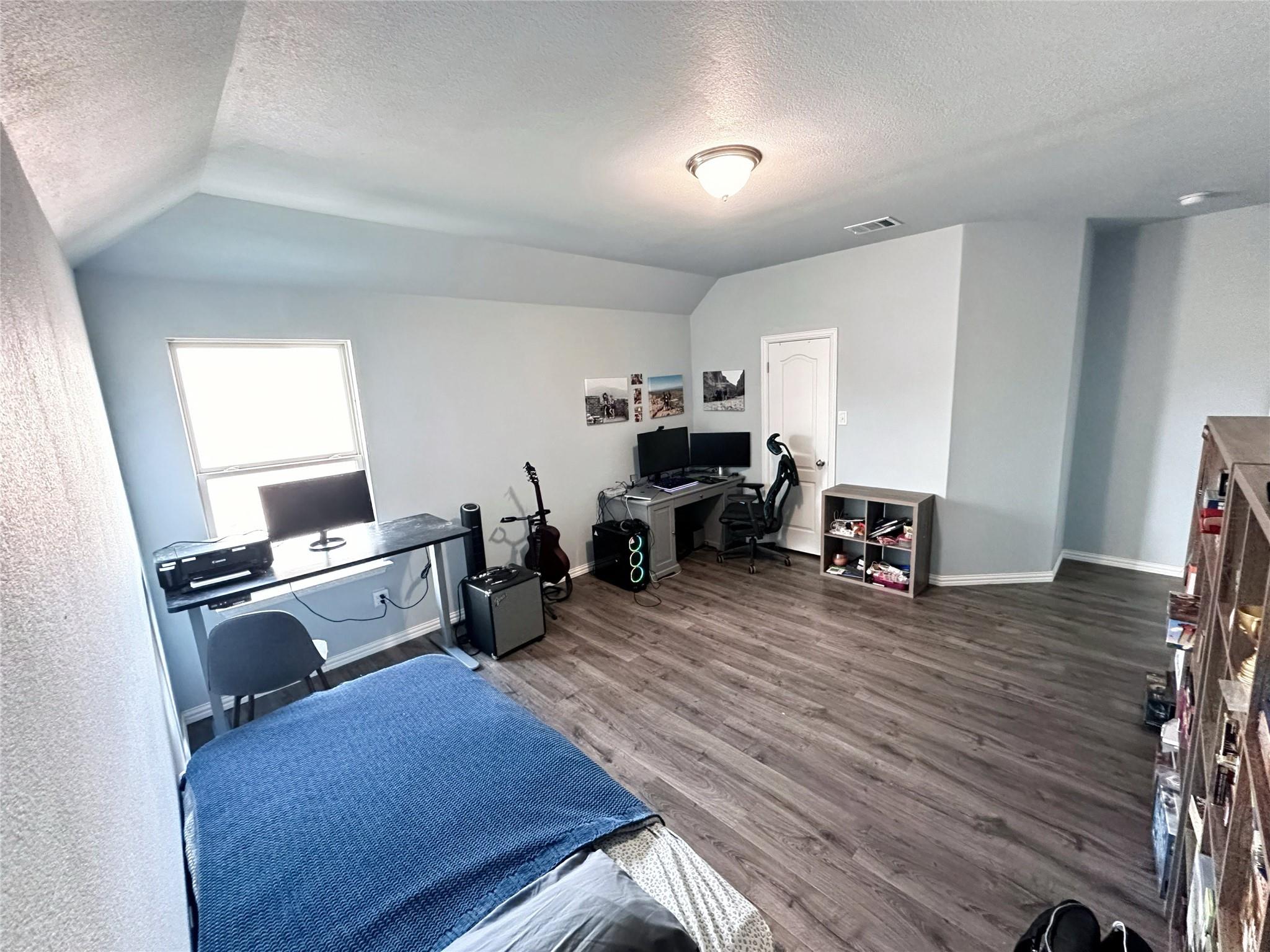 529 Oyster Crk, Buda, TX 78610