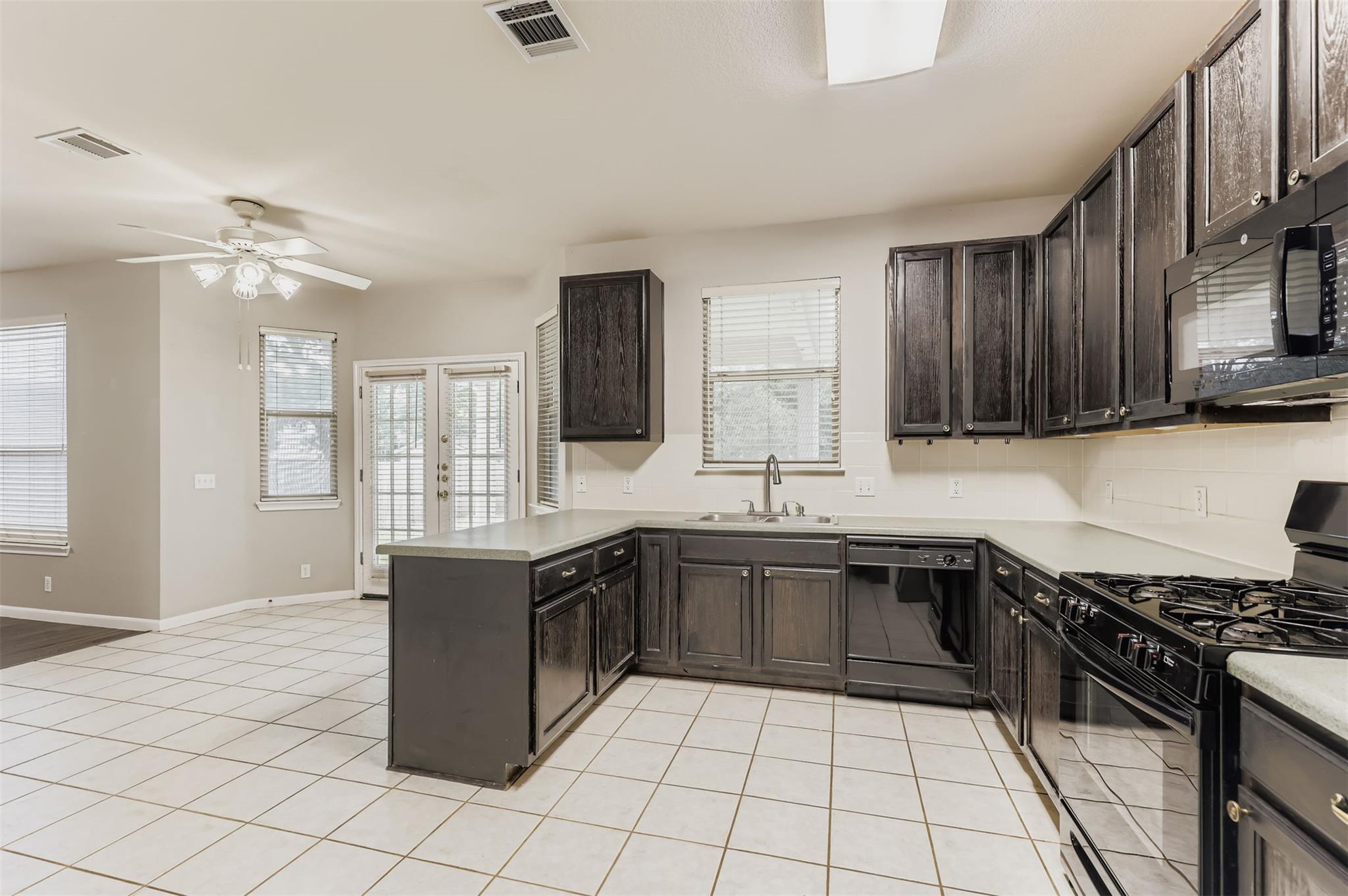 6050 Almelo Dr, Round Rock, TX 78681