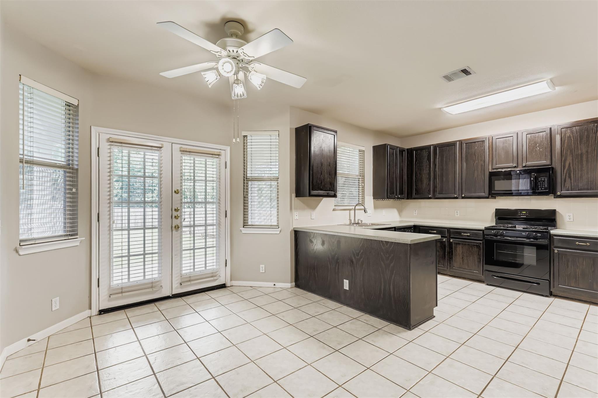 6050 Almelo Dr, Round Rock, TX 78681