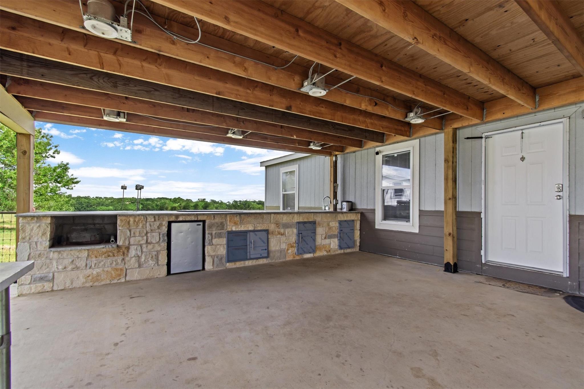 480 Grandpa Rd, Lockhart, TX 78644