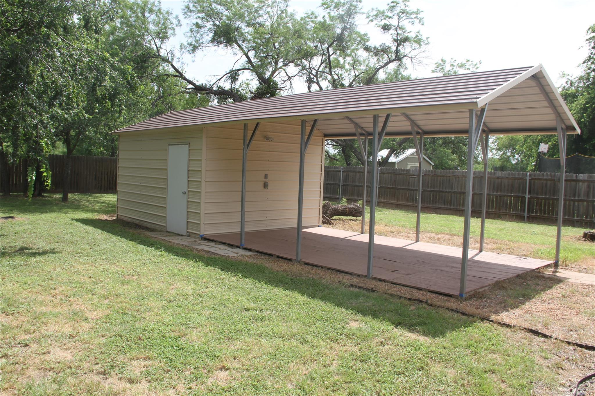 121 Bluebonnet Dr, Early, TX 76802