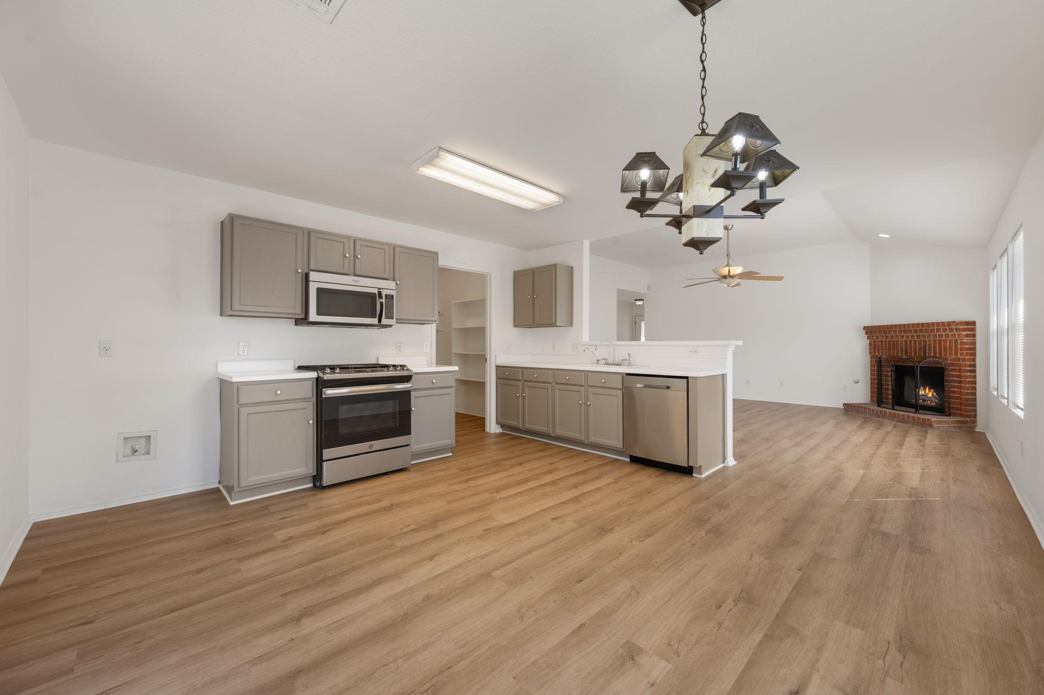 707 Eaglecreek Dr, Leander, TX 78641