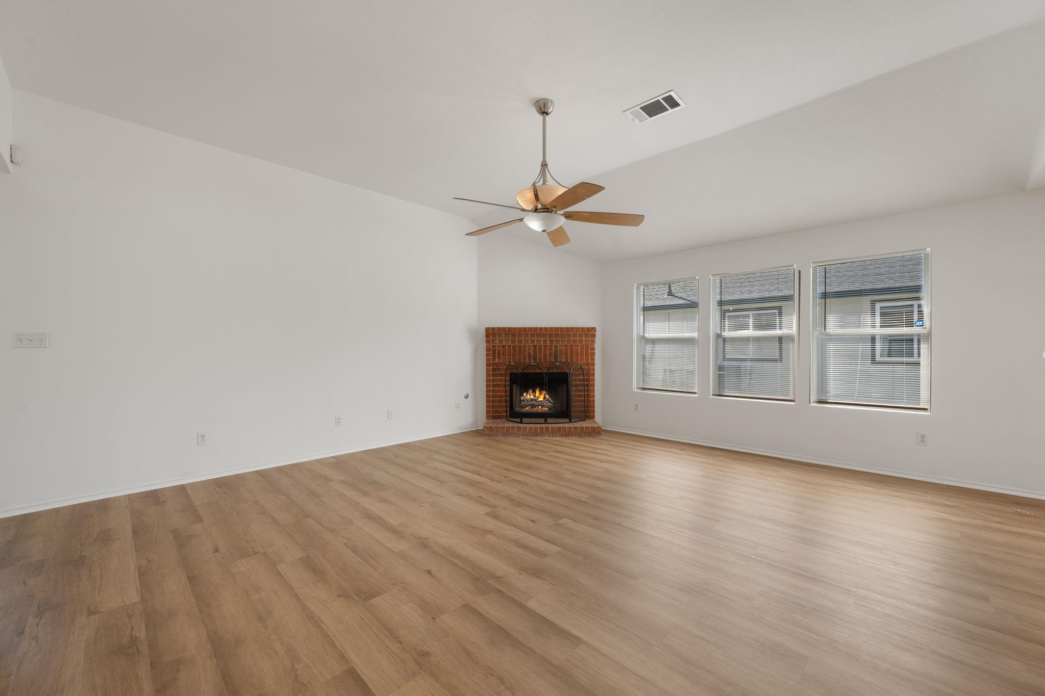 707 Eaglecreek Dr, Leander, TX 78641