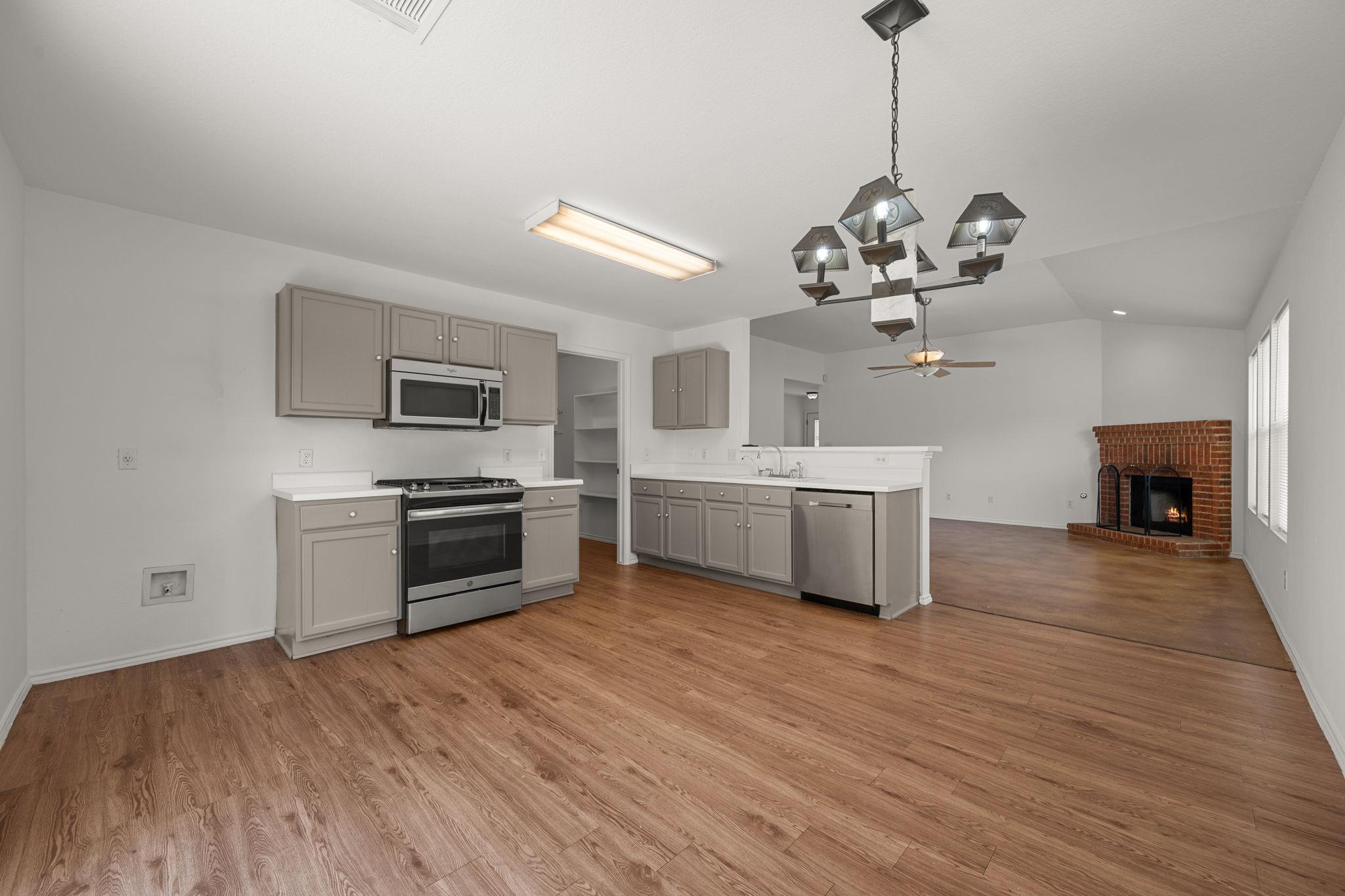 707 Eaglecreek Dr, Leander, TX 78641