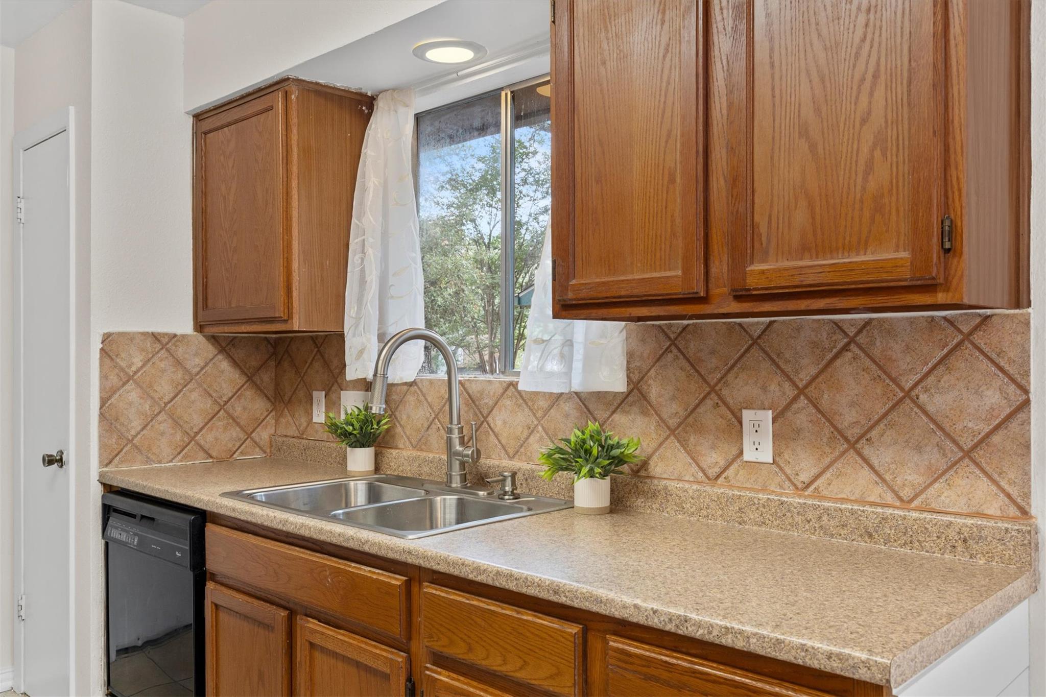 9400 Canus Dr, Austin, TX 78748