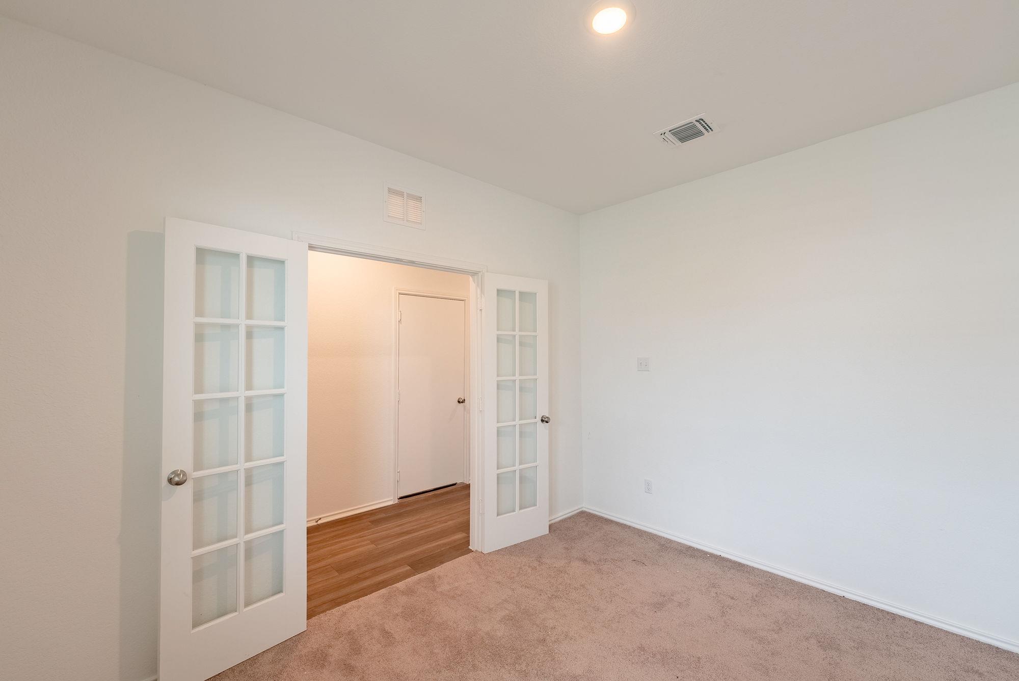 1520 Holly Lake Dr, Leander, TX 78641