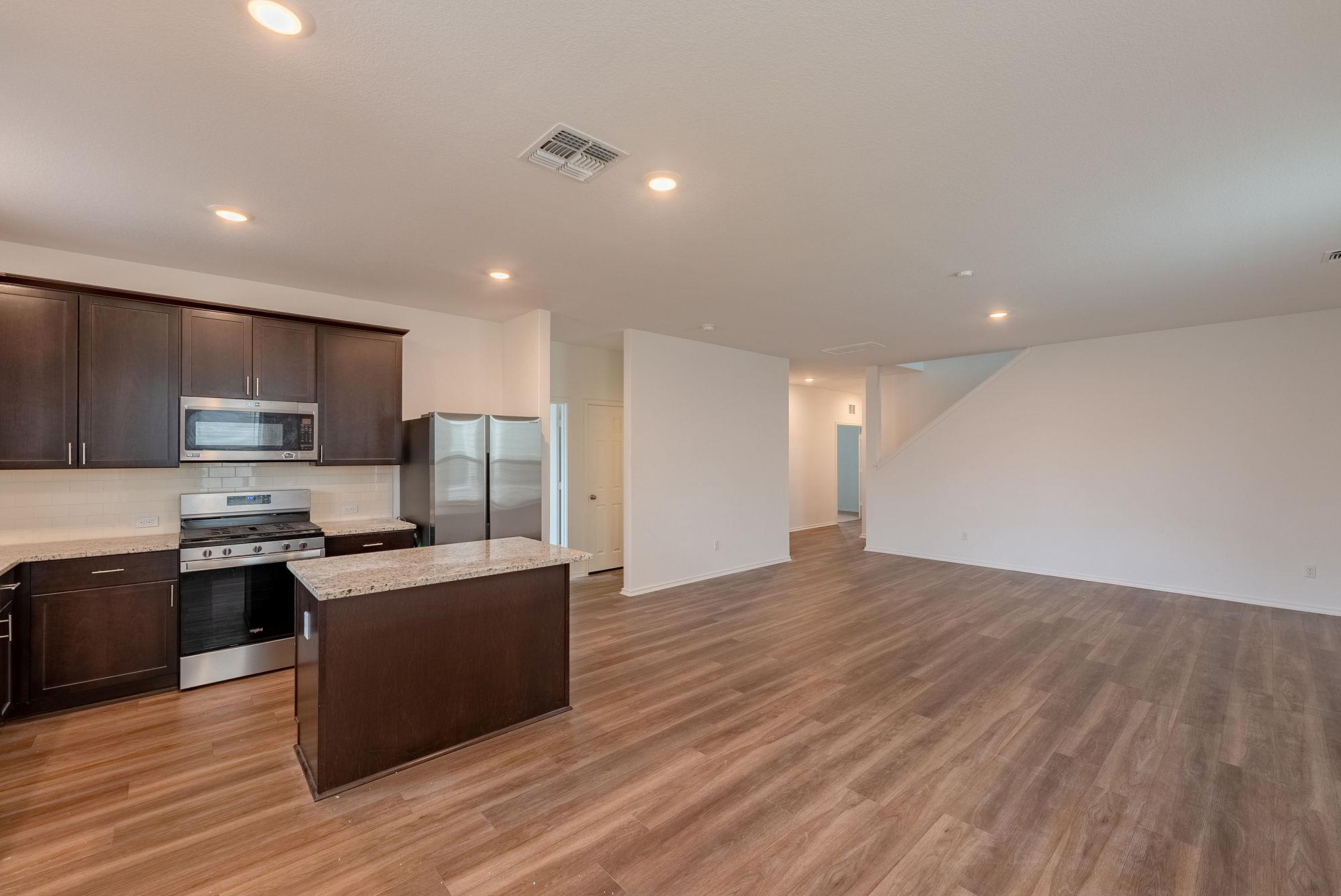 1520 Holly Lake Dr, Leander, TX 78641