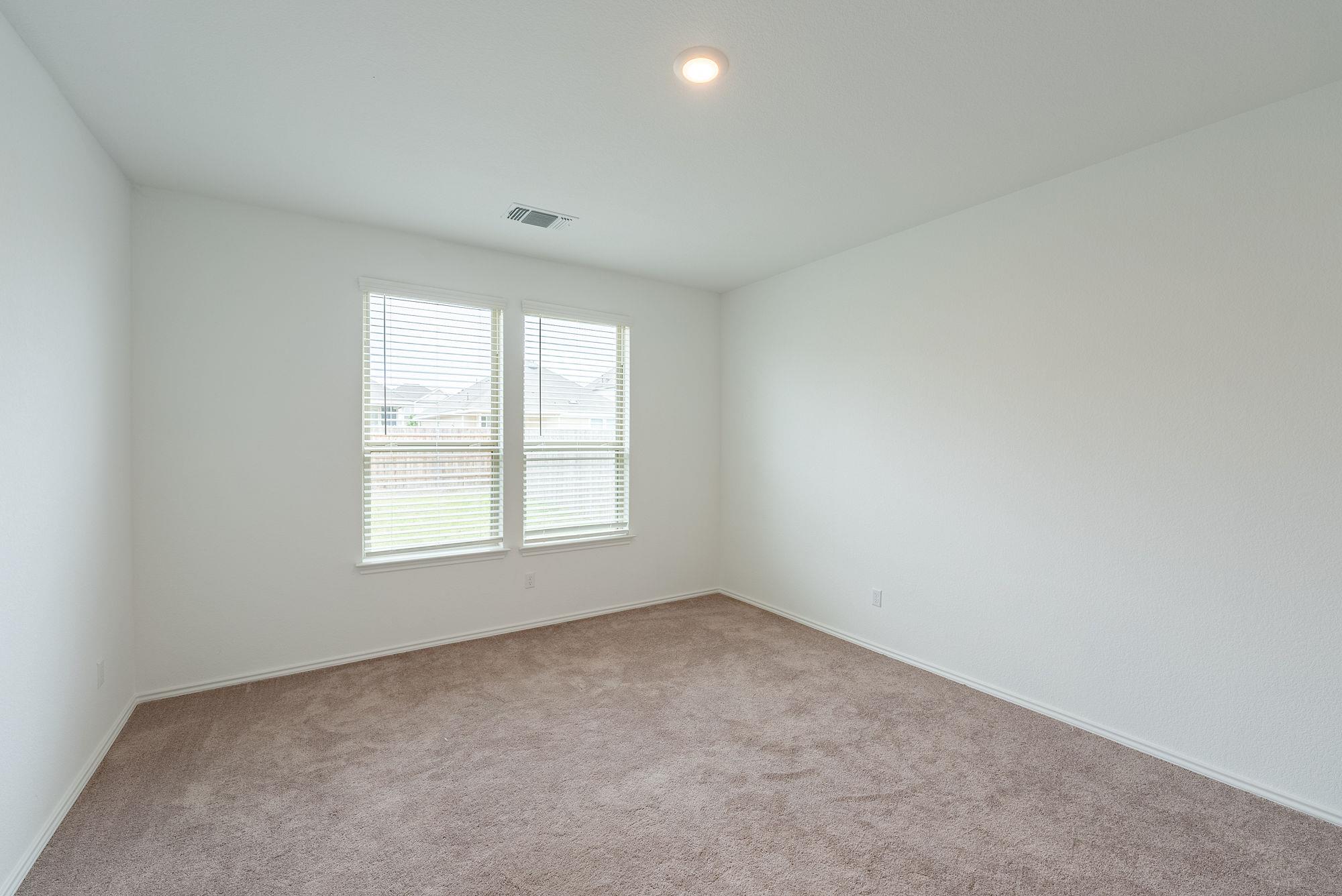 1520 Holly Lake Dr, Leander, TX 78641