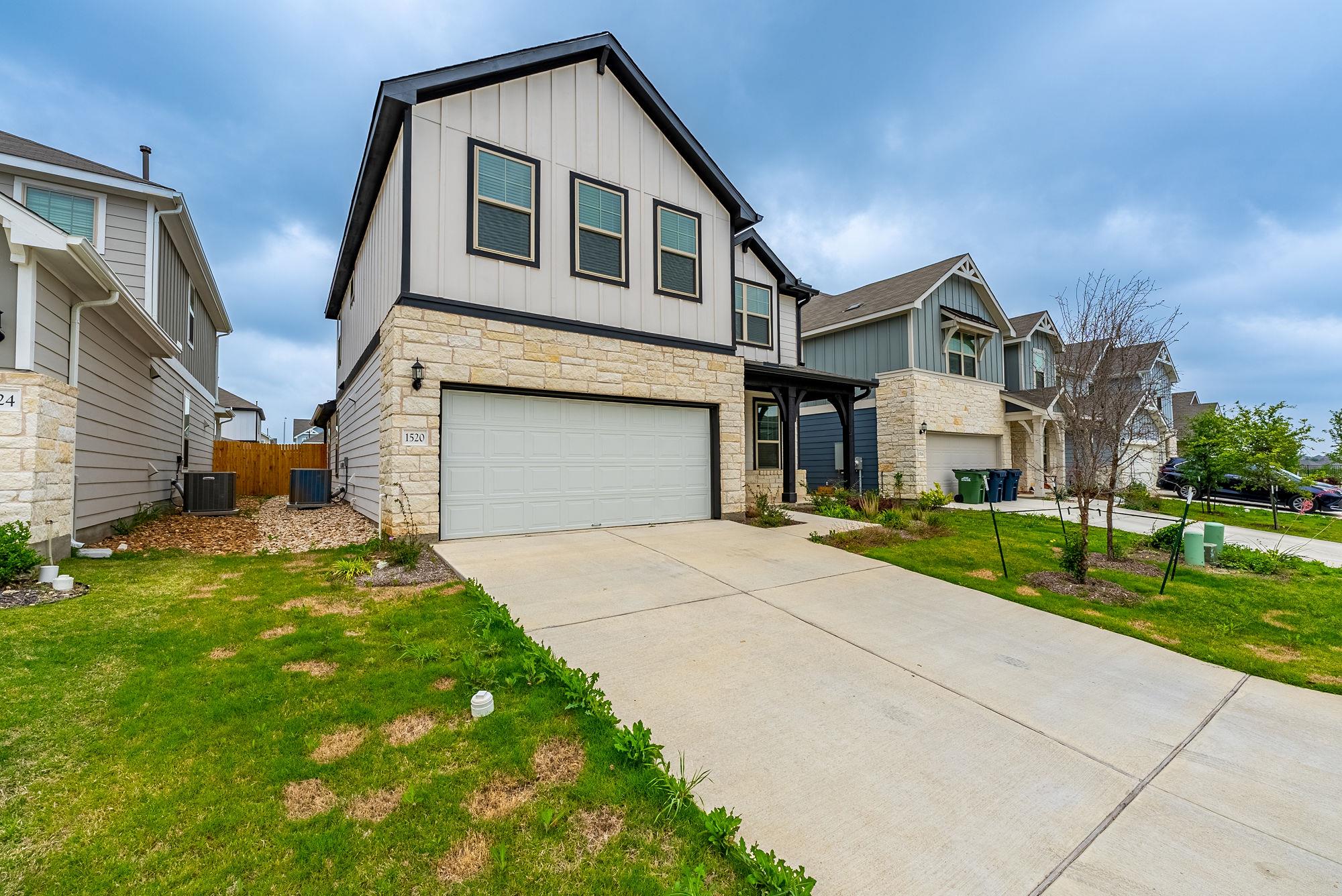 1520 Holly Lake Dr, Leander, TX 78641