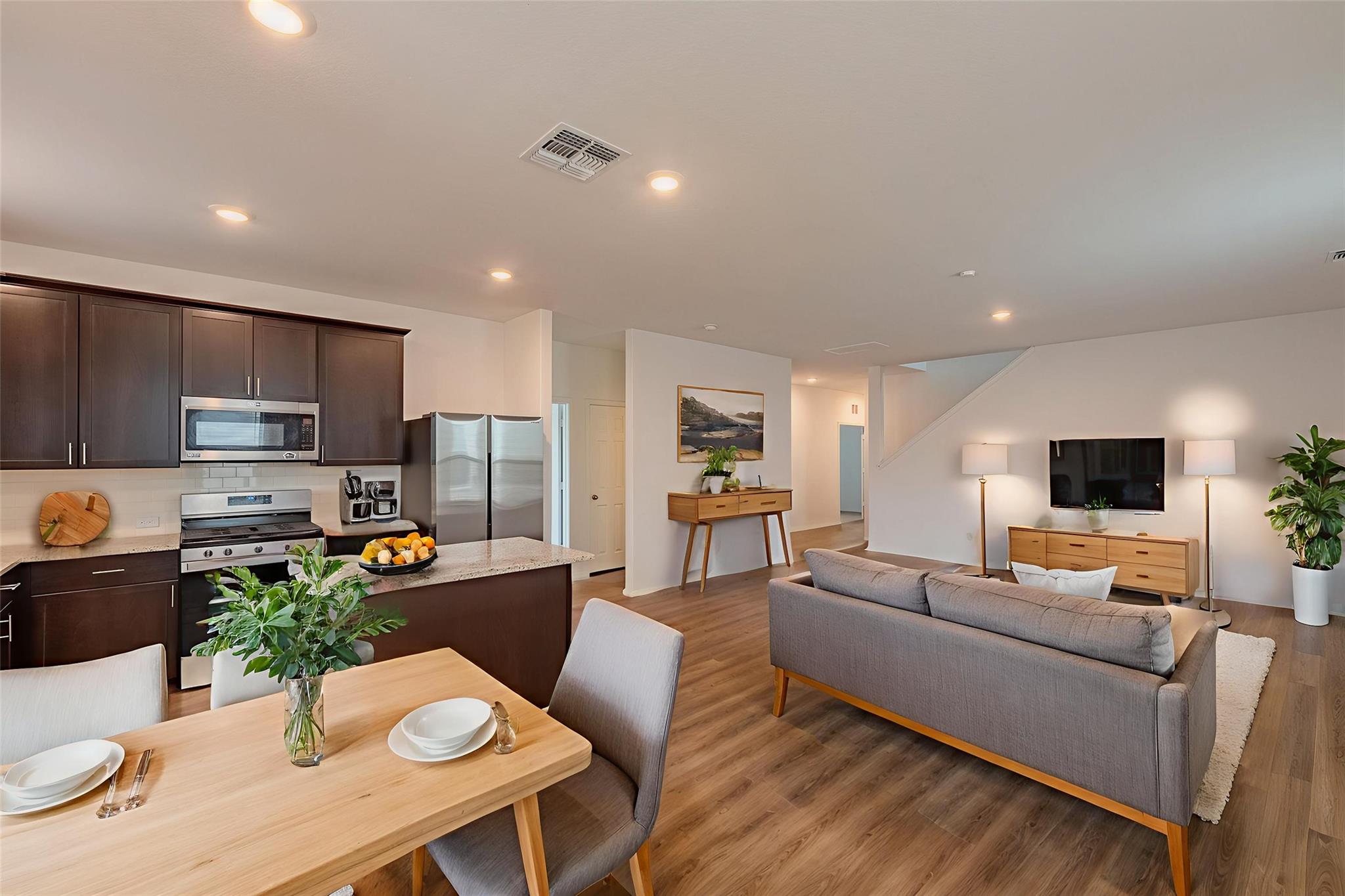 1520 Holly Lake Dr, Leander, TX 78641