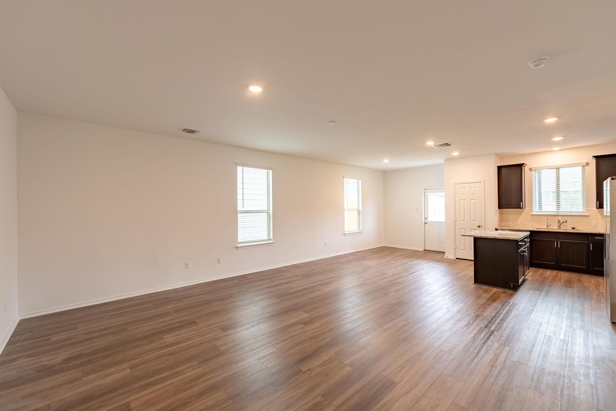 1520 Holly Lake Dr, Leander, TX 78641