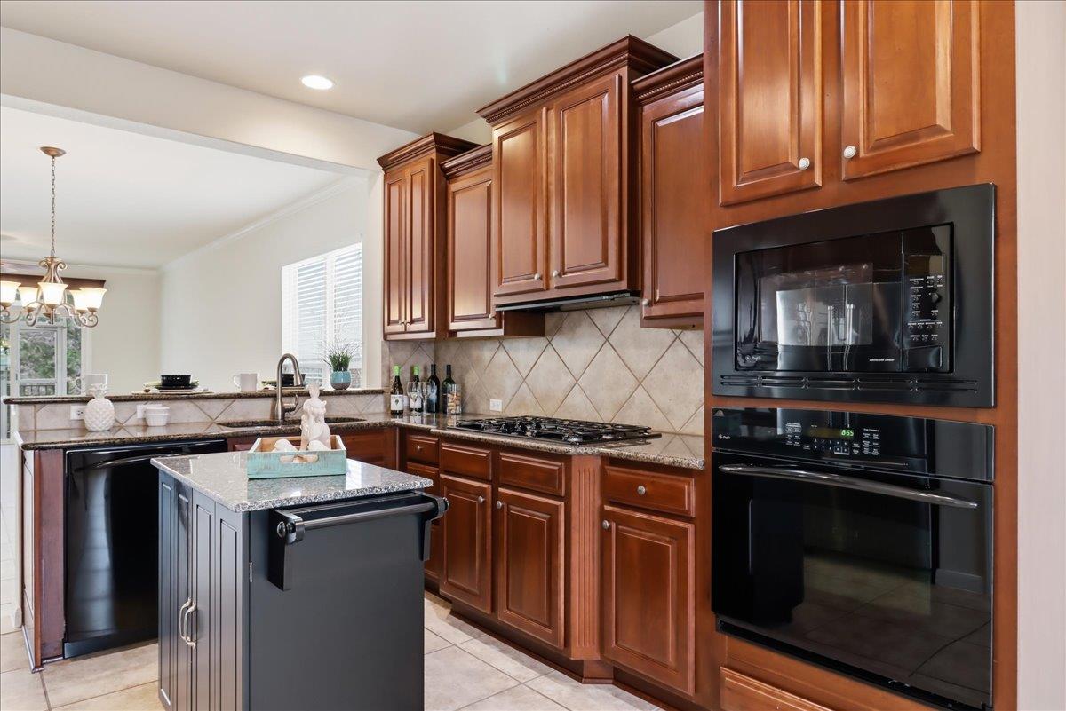 213 Fieldstone Dr, Georgetown, TX 78633