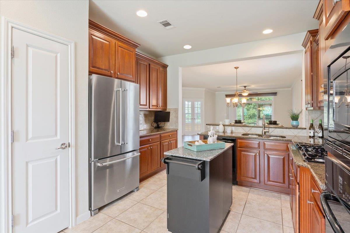 213 Fieldstone Dr, Georgetown, TX 78633