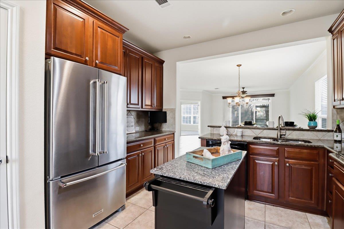 213 Fieldstone Dr, Georgetown, TX 78633