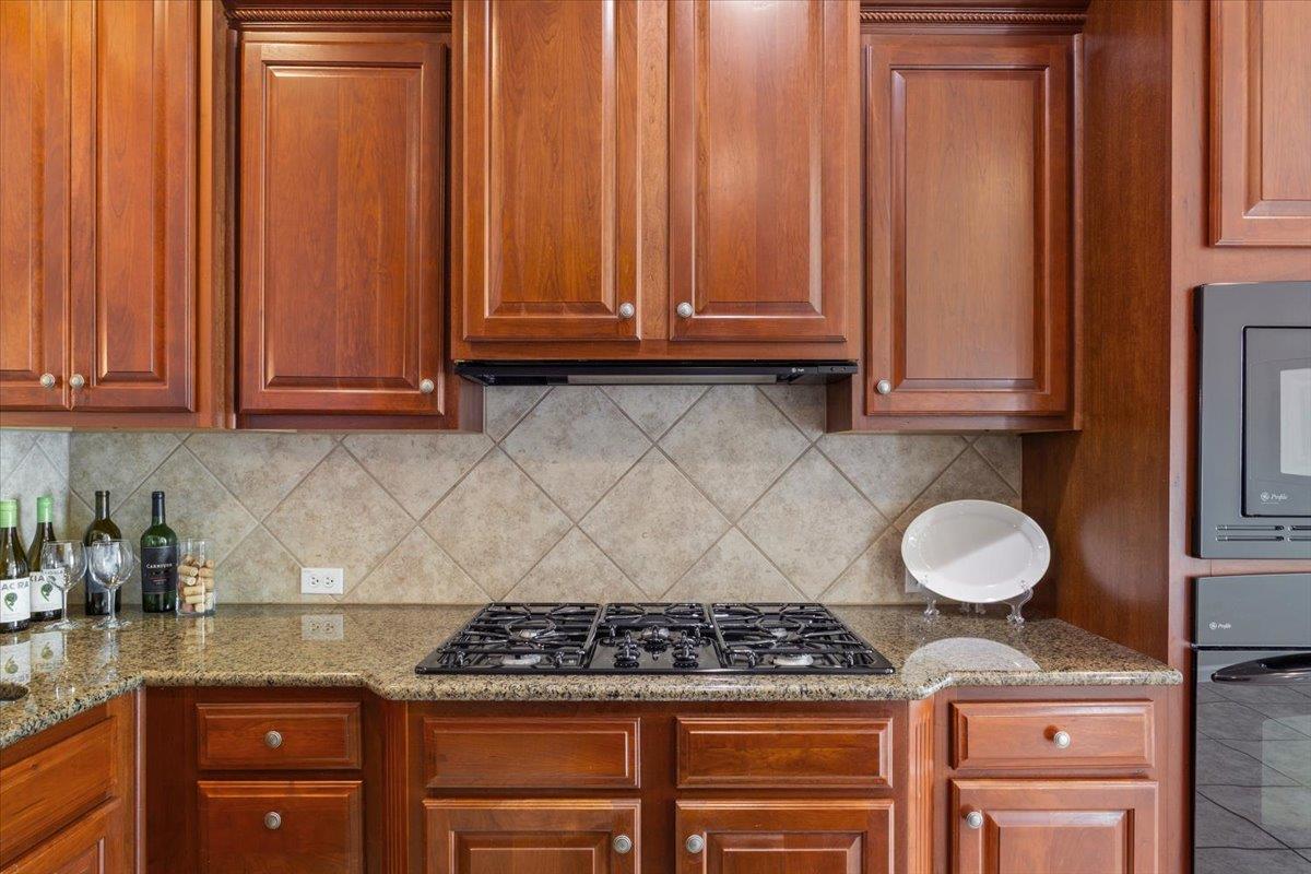 213 Fieldstone Dr, Georgetown, TX 78633