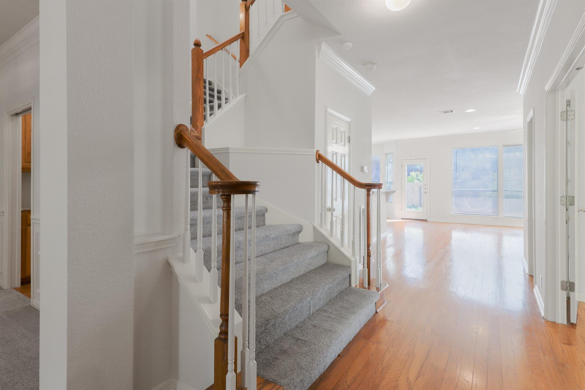 10225 OPEN GATE Dr, Austin, TX 78726