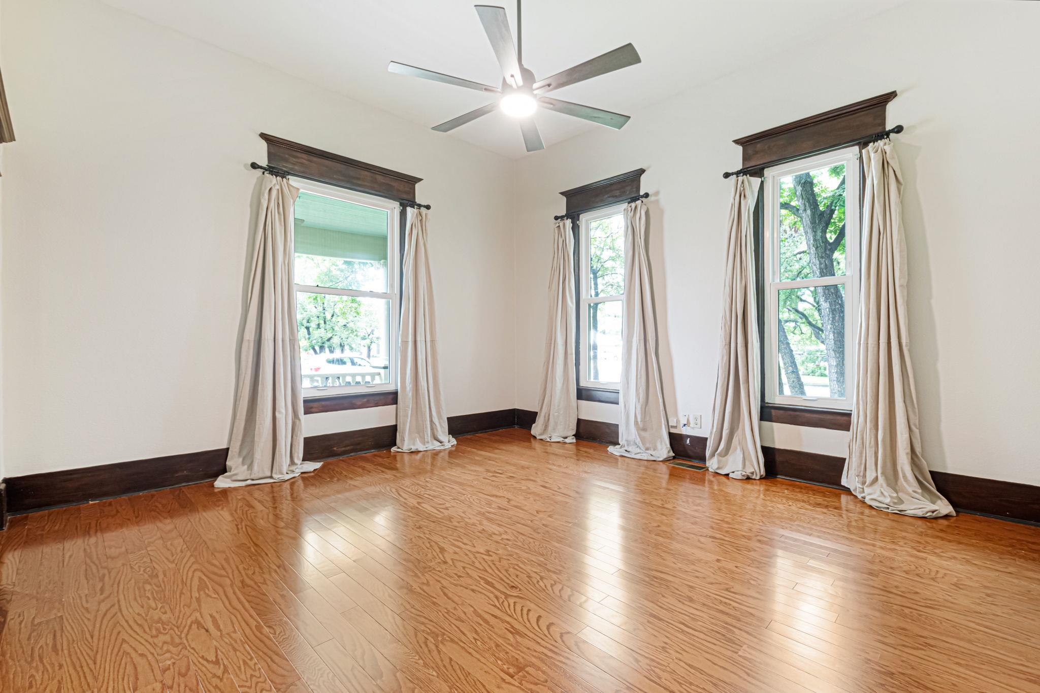 508 S Walnut St, Lampasas, TX 76550