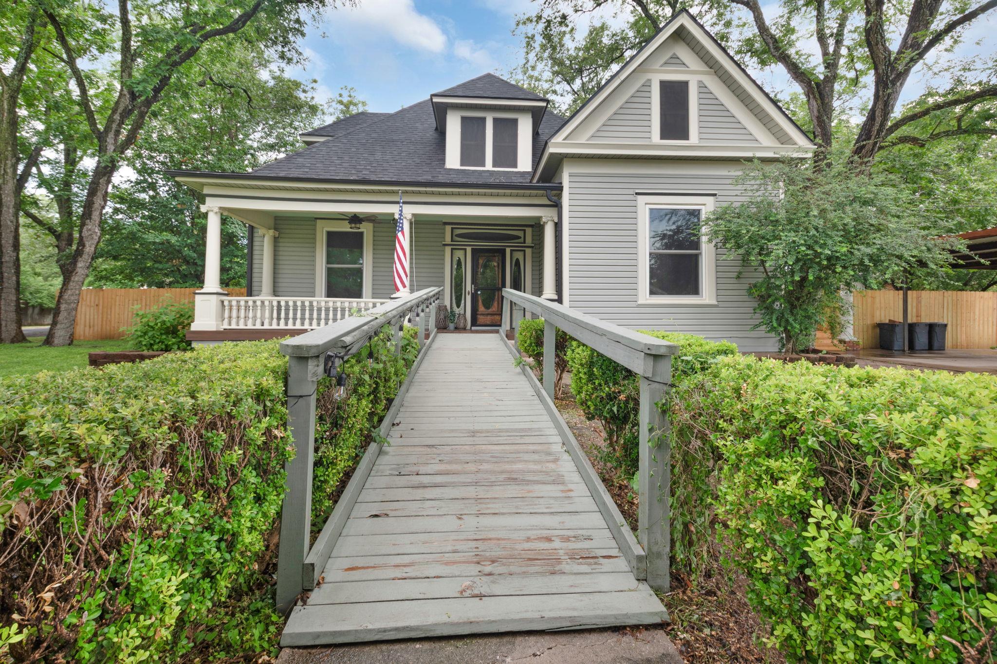 508 S Walnut St, Lampasas, TX 76550