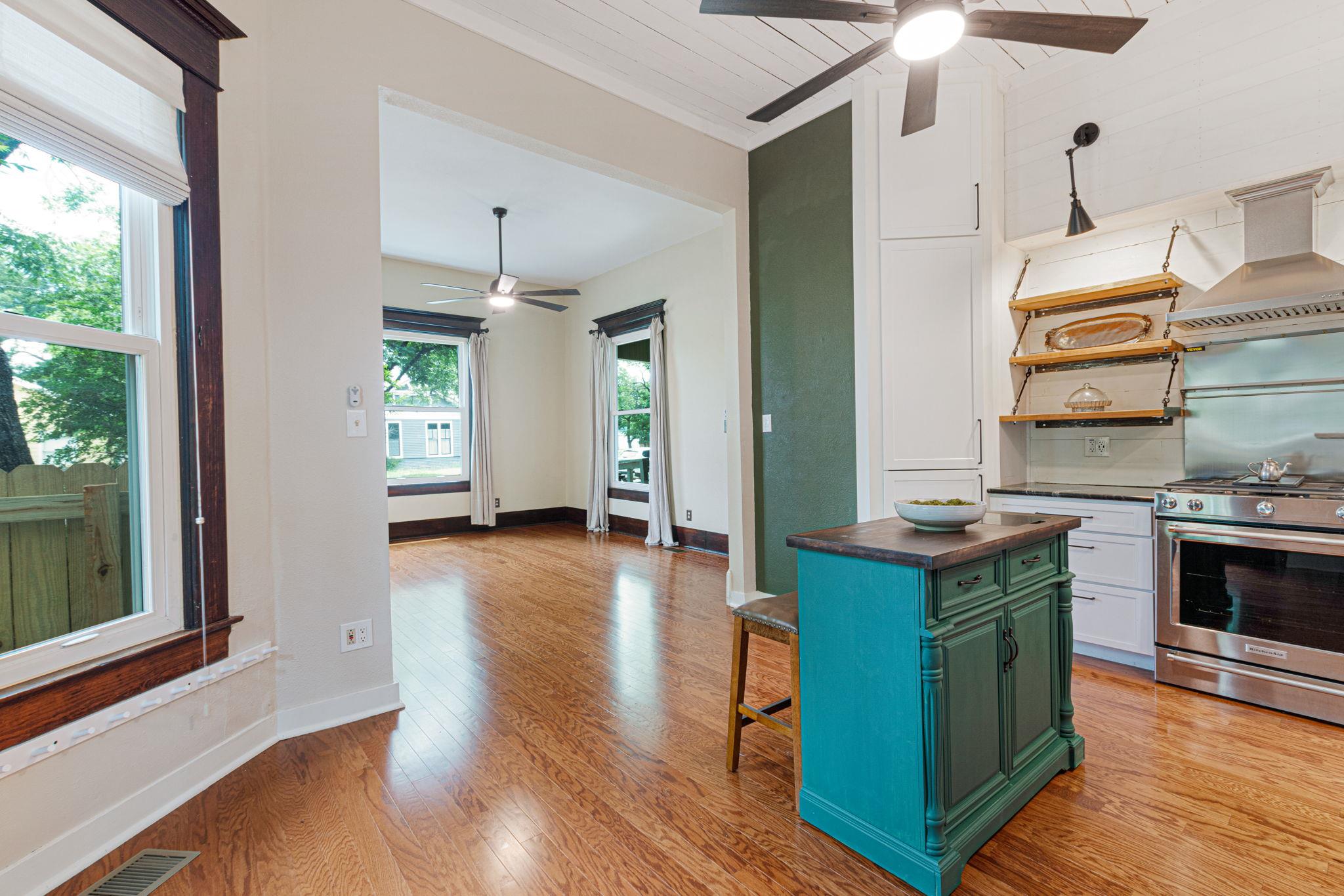 508 S Walnut St, Lampasas, TX 76550