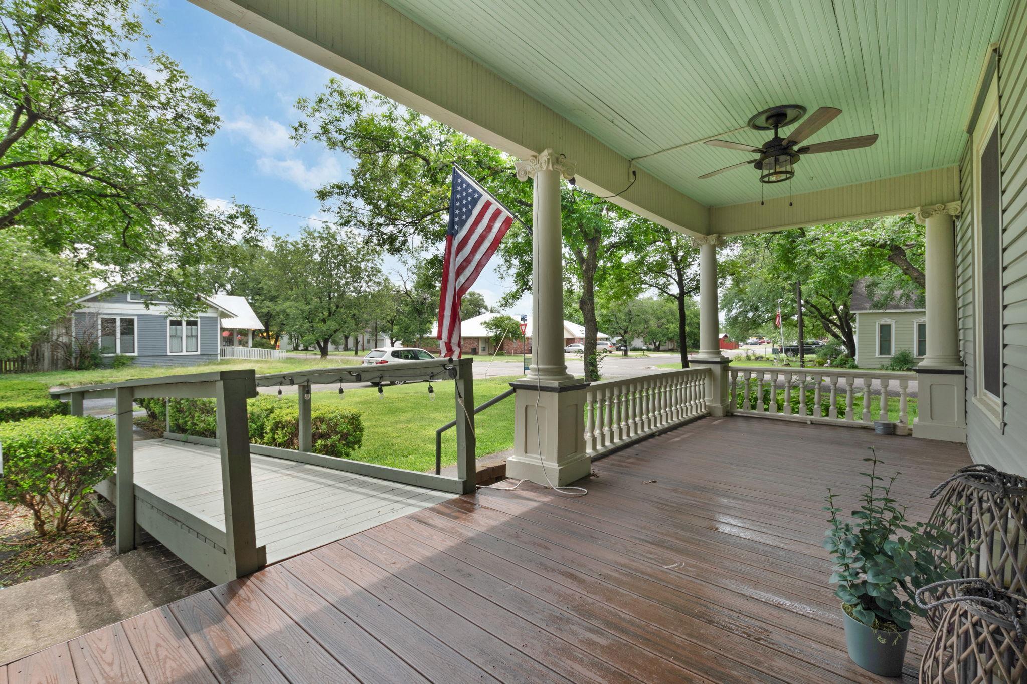 508 S Walnut St, Lampasas, TX 76550