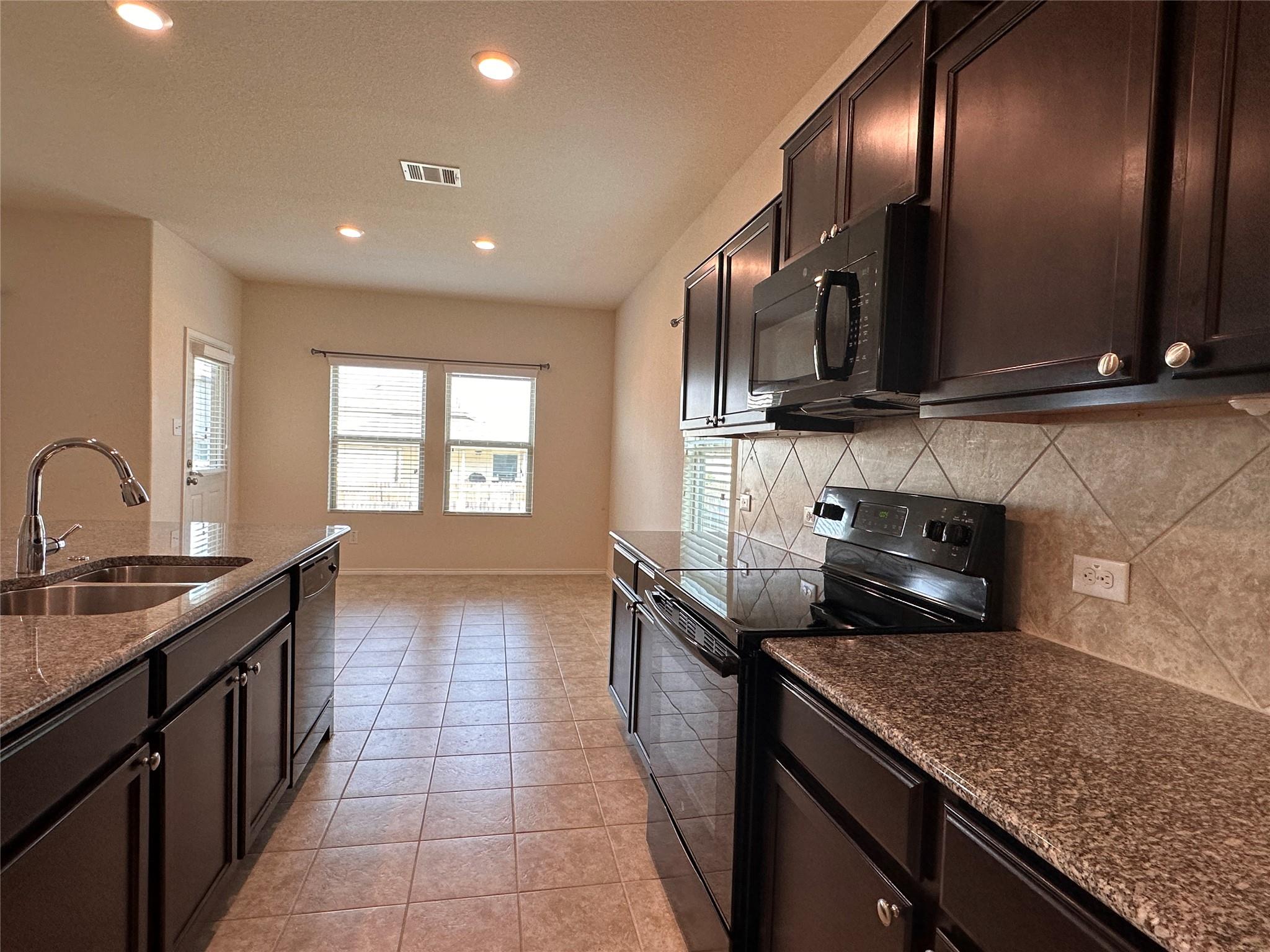 148 Ammonite Ln, Jarrell, TX 76537
