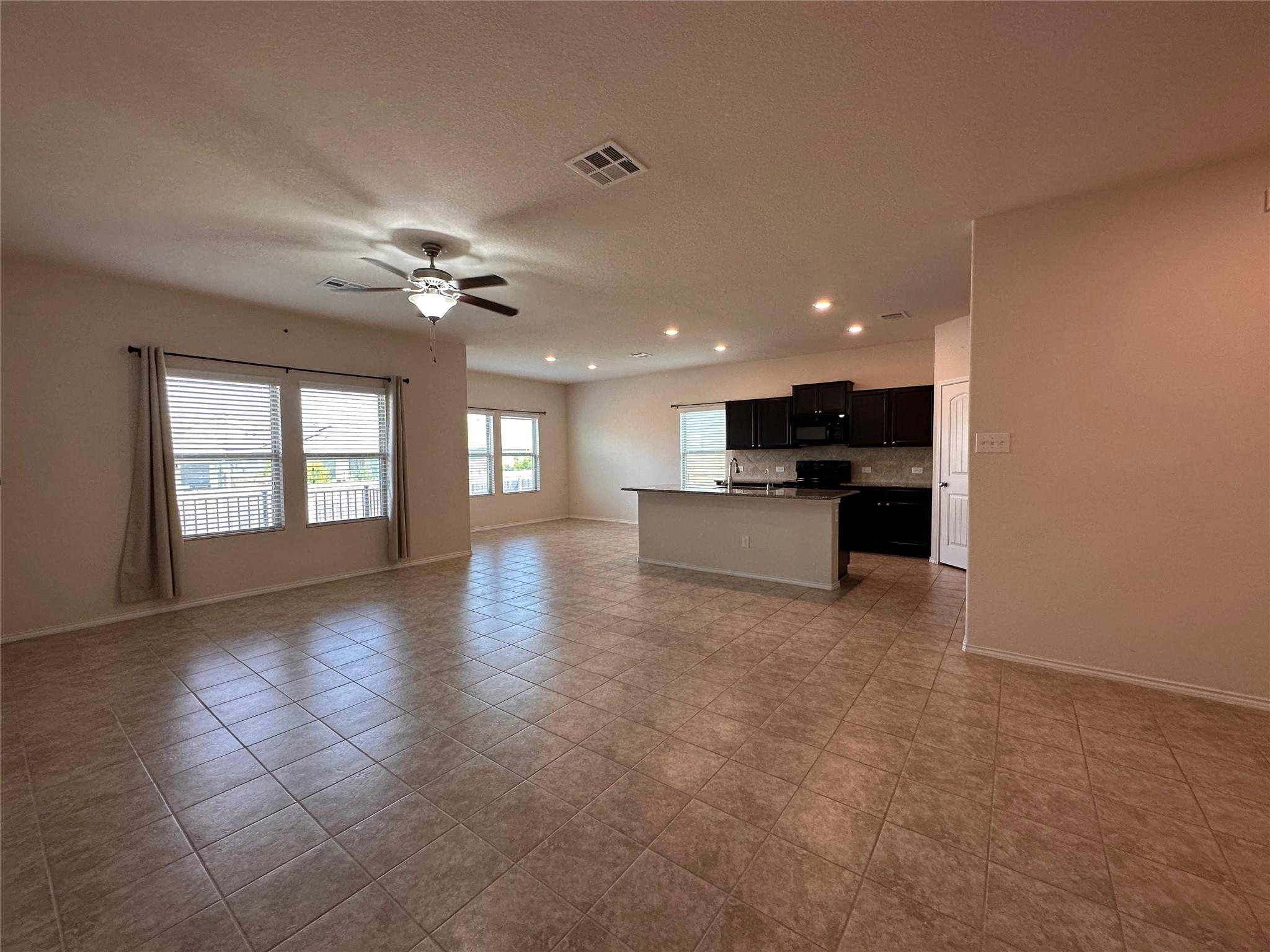 148 Ammonite Ln, Jarrell, TX 76537