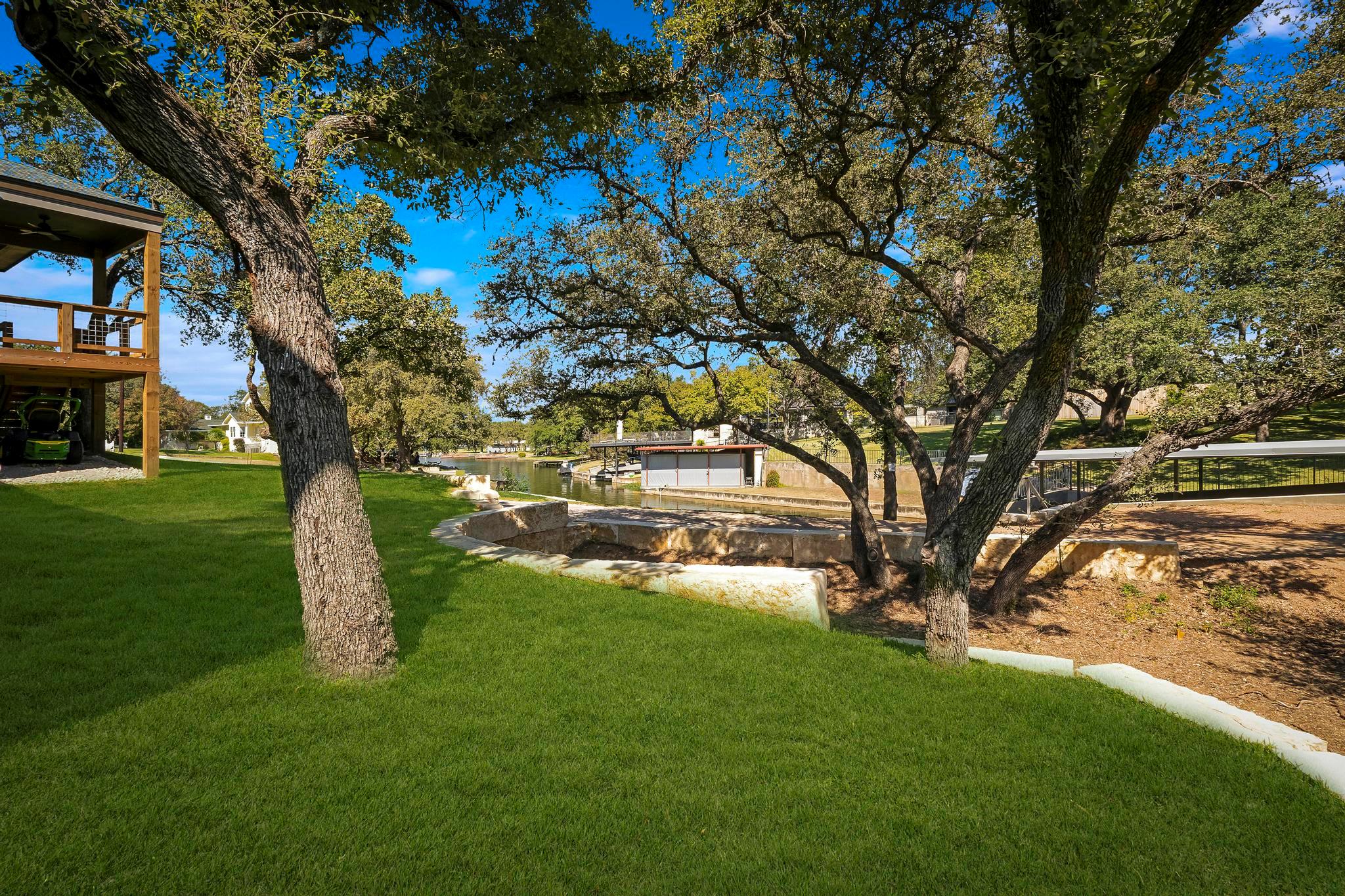 302 Castlehigh Dr, Granite Shoals, TX 78654