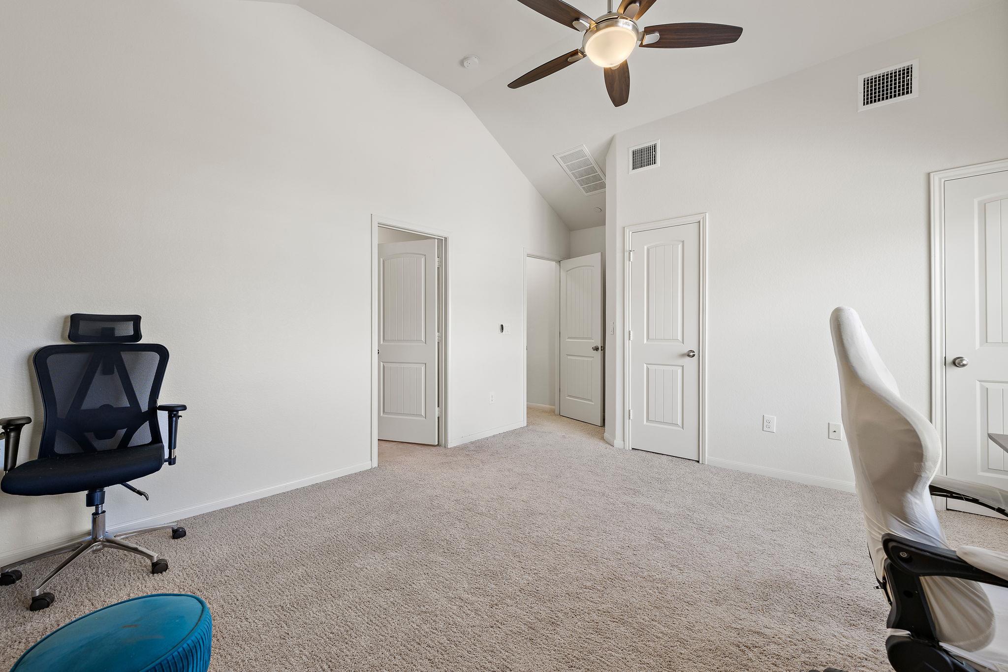 1620 Bryant Dr # 303, Round Rock, TX 78664