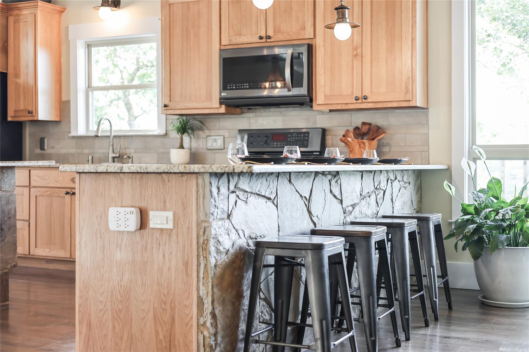 10702 Hill Dr, Leander, TX 78641