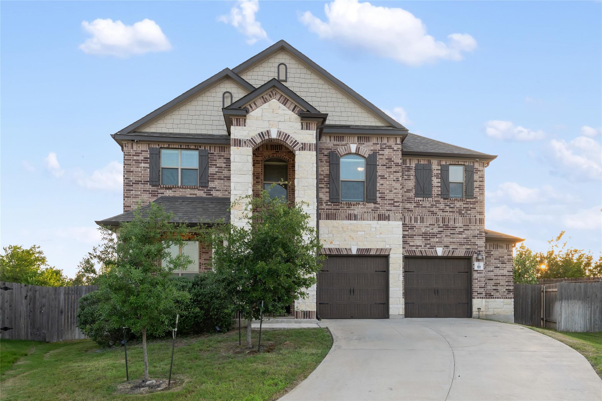 101 Crimson Ln, Kyle, TX 78640