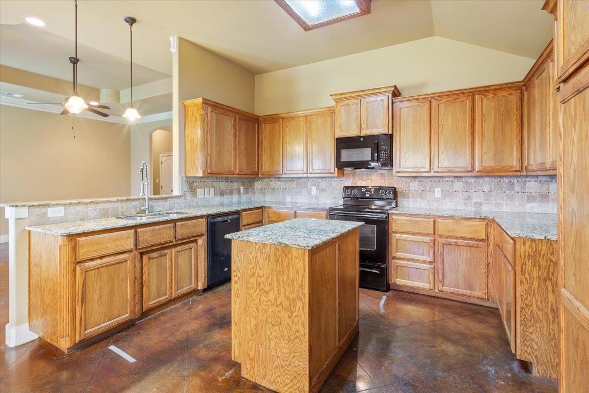 703 Cosper Creek Dr, Killeen, TX 76542