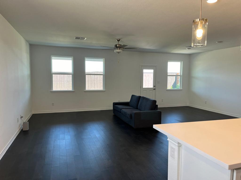 111 Adeline Rd, Hutto, TX 78634