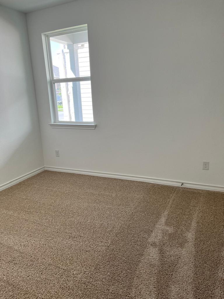 111 Adeline Rd, Hutto, TX 78634