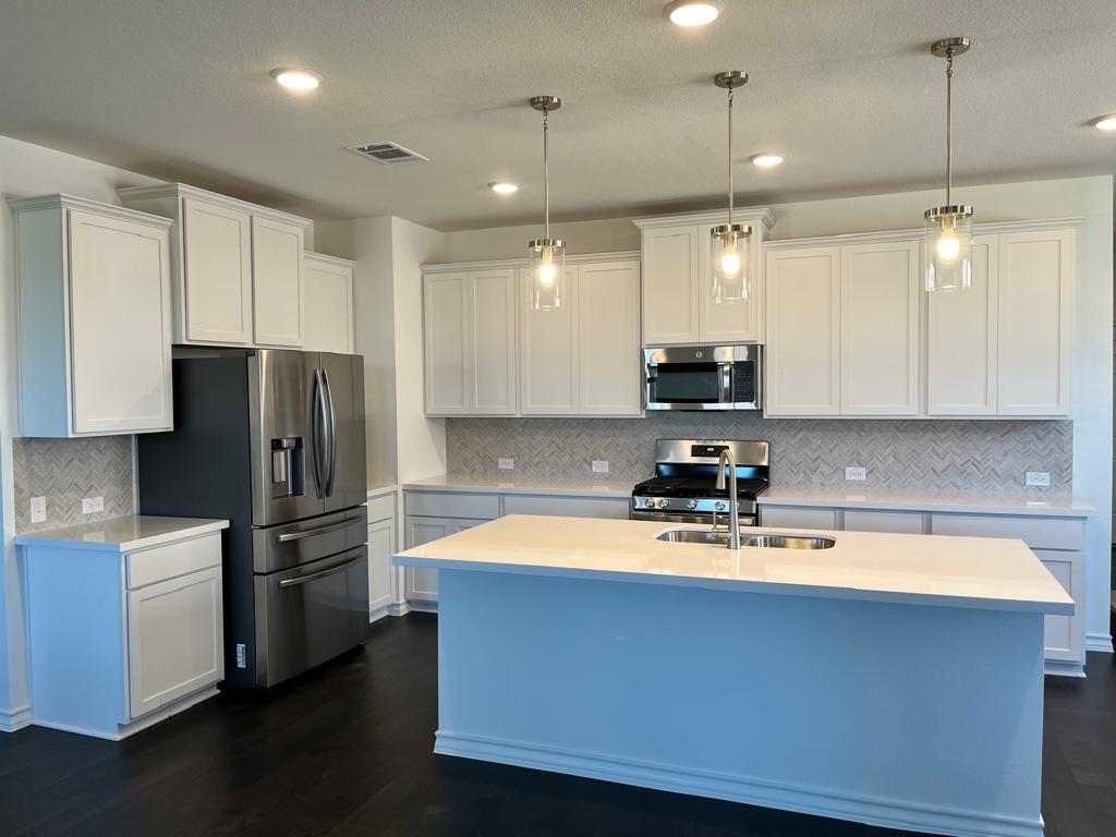 111 Adeline Rd, Hutto, TX 78634