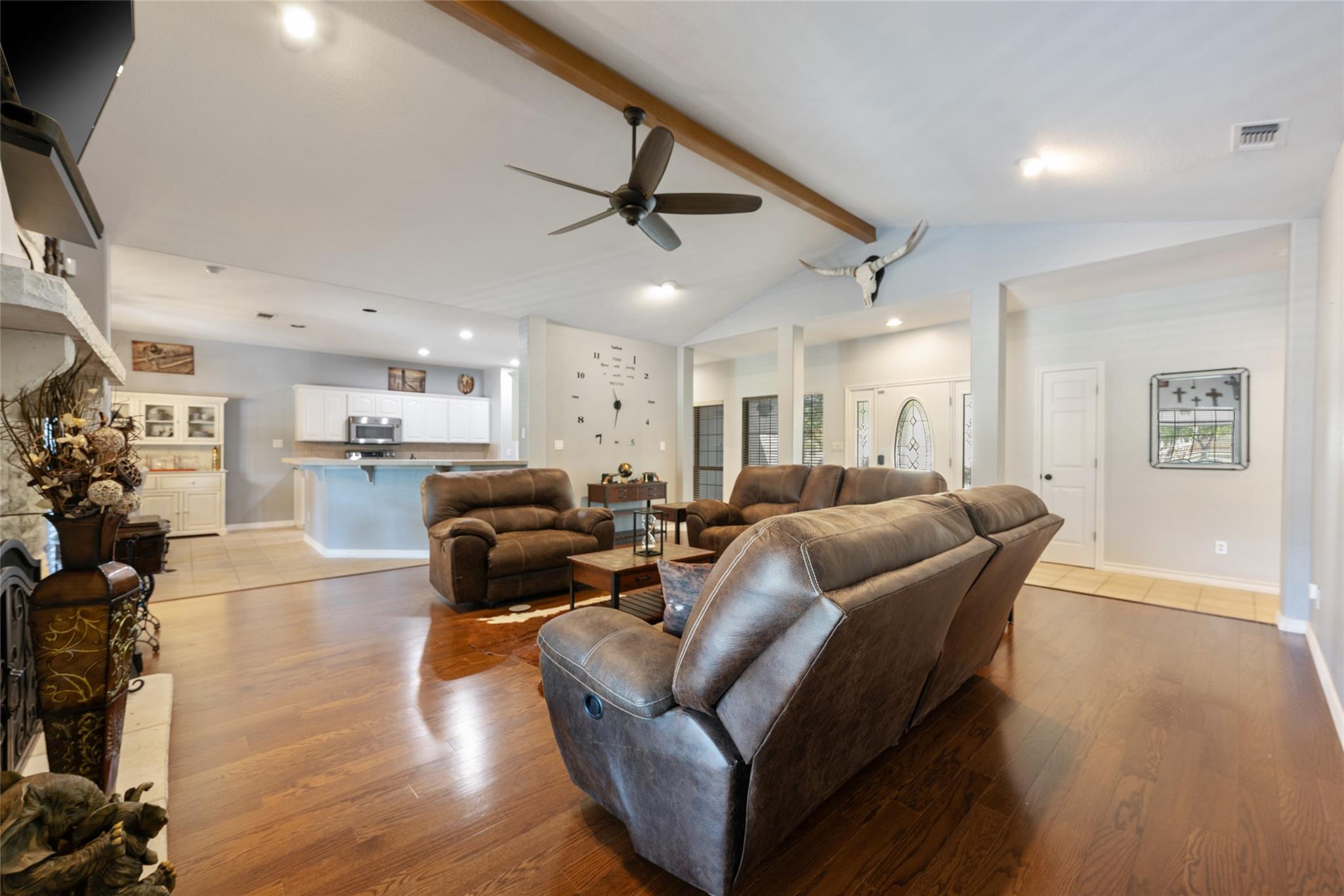 401 N Fox Xing, Burnet, TX 78611