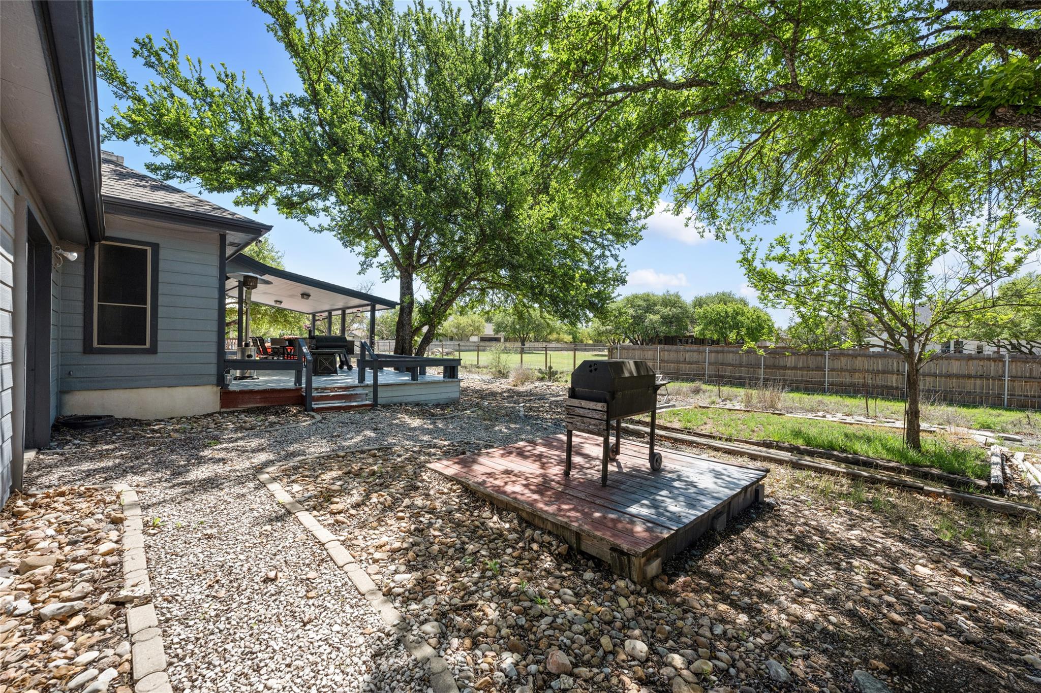 401 N Fox Xing, Burnet, TX 78611