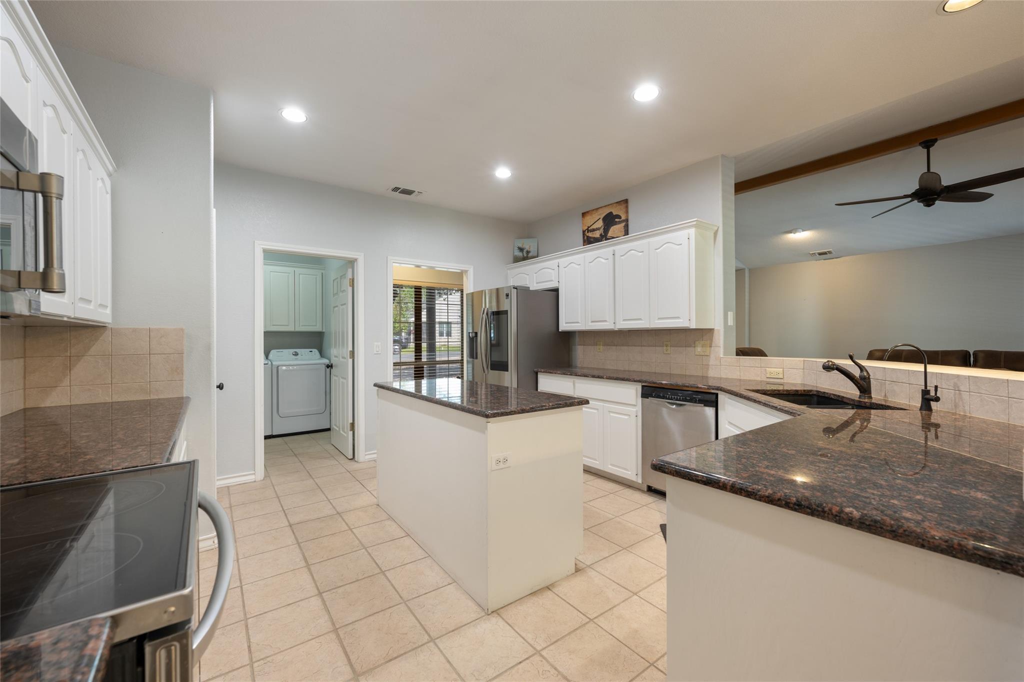 401 N Fox Xing, Burnet, TX 78611