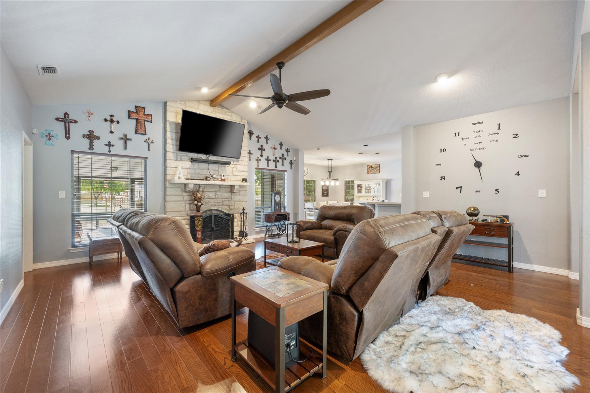 401 N Fox Xing, Burnet, TX 78611