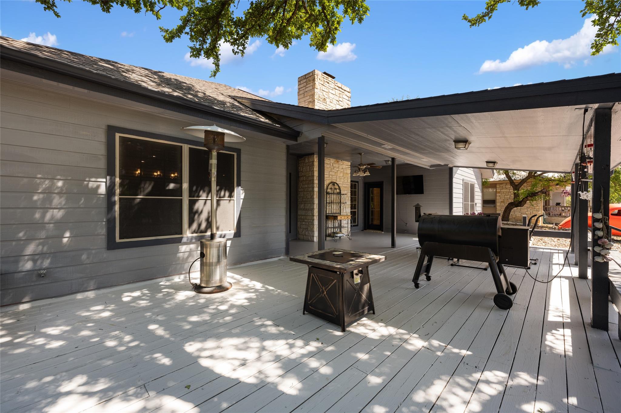 401 N Fox Xing, Burnet, TX 78611