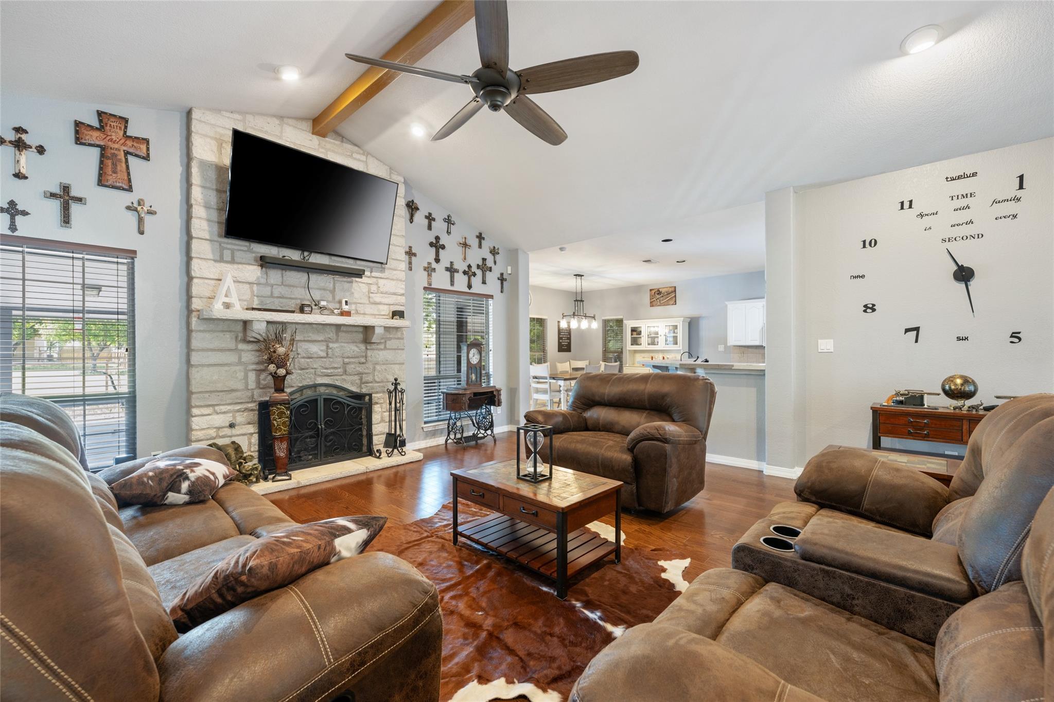 401 N Fox Xing, Burnet, TX 78611