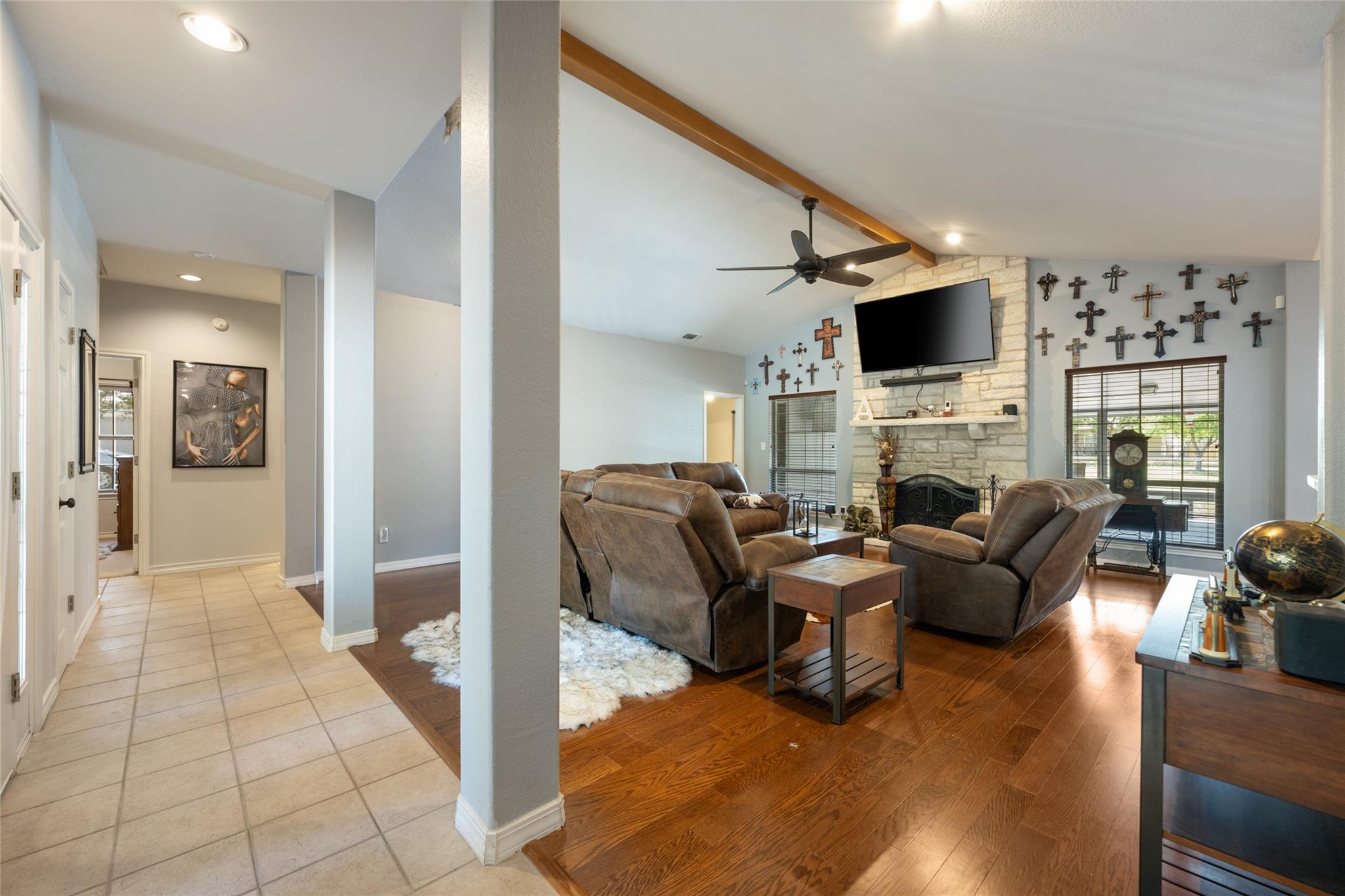 401 N Fox Xing, Burnet, TX 78611
