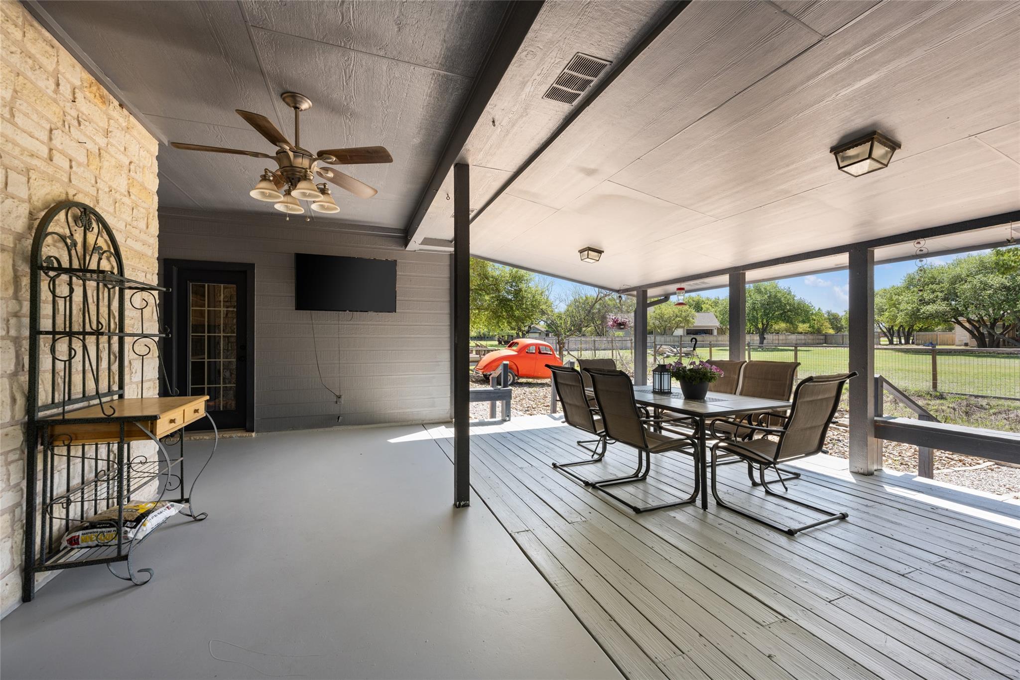401 N Fox Xing, Burnet, TX 78611